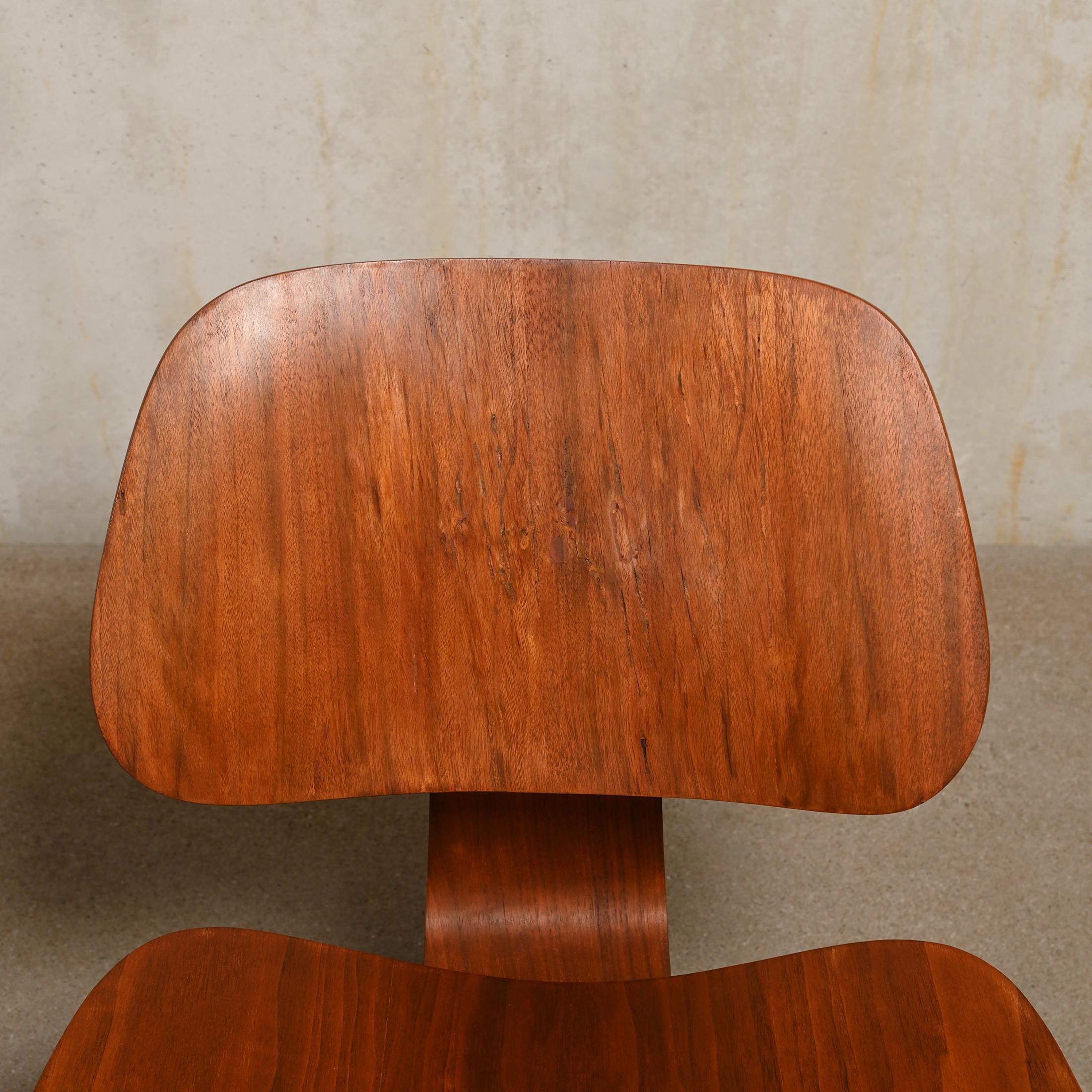 Charles & Ray Eames Vintage LCW Lounge Chair in Walnut Plywood for Herman Miller 4