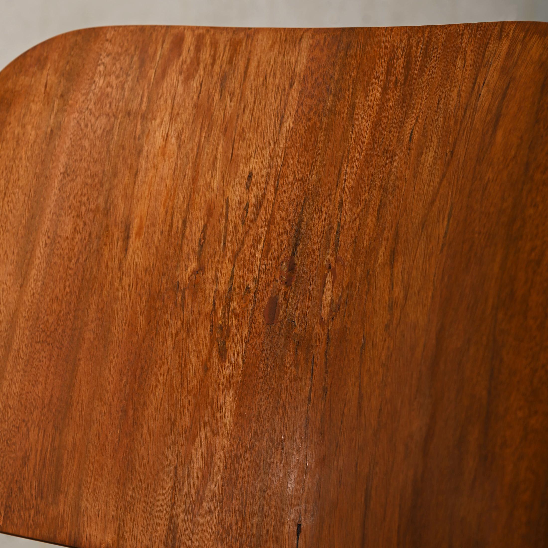 Charles & Ray Eames Vintage LCW Lounge Chair in Walnut Plywood for Herman Miller 6