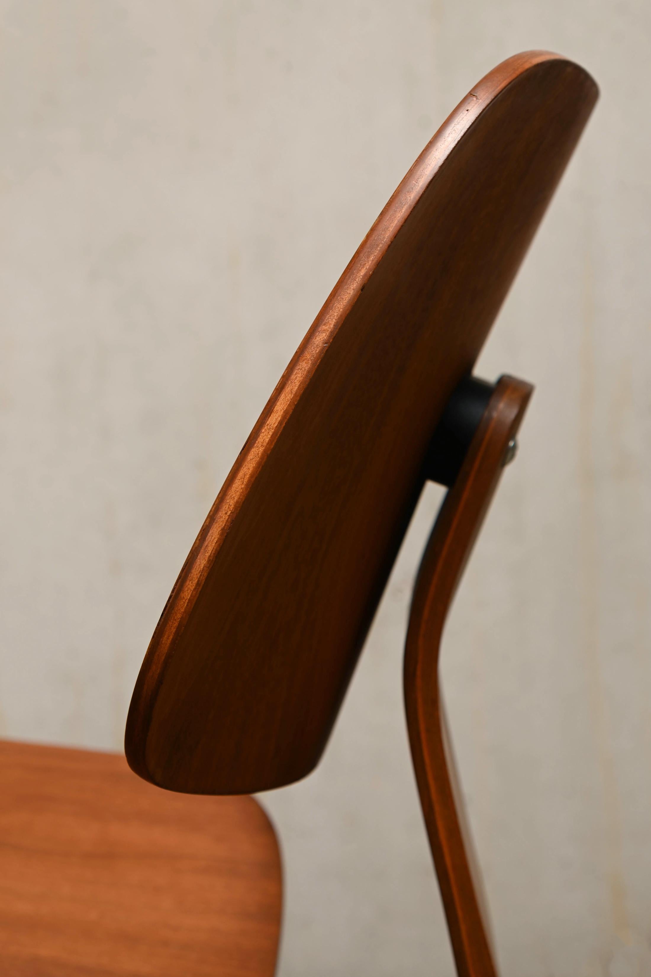 Charles & Ray Eames Vintage LCW Lounge Chair in Walnut Plywood for Herman Miller 7