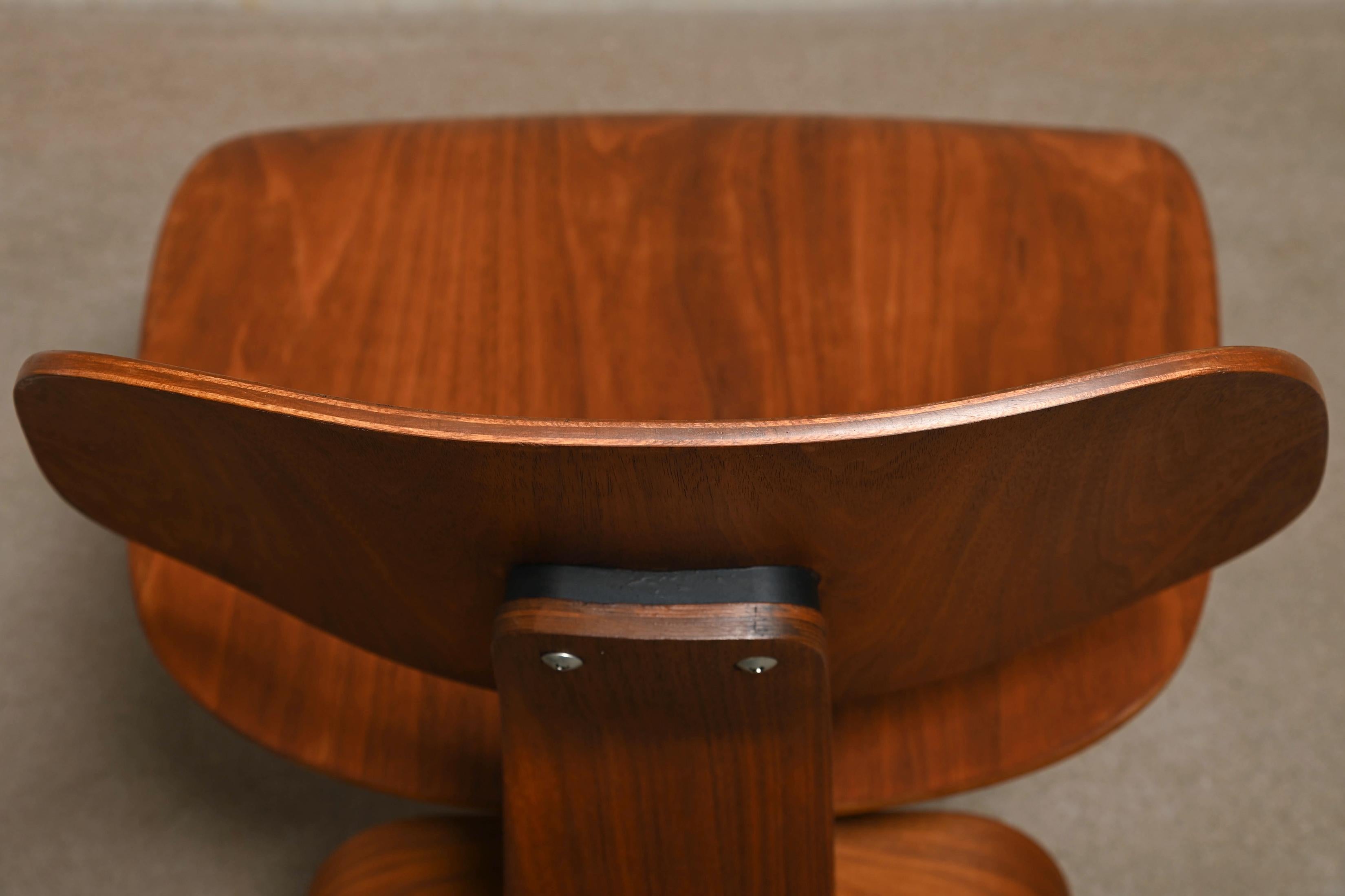 Charles & Ray Eames Vintage LCW Lounge Chair in Walnut Plywood for Herman Miller 8