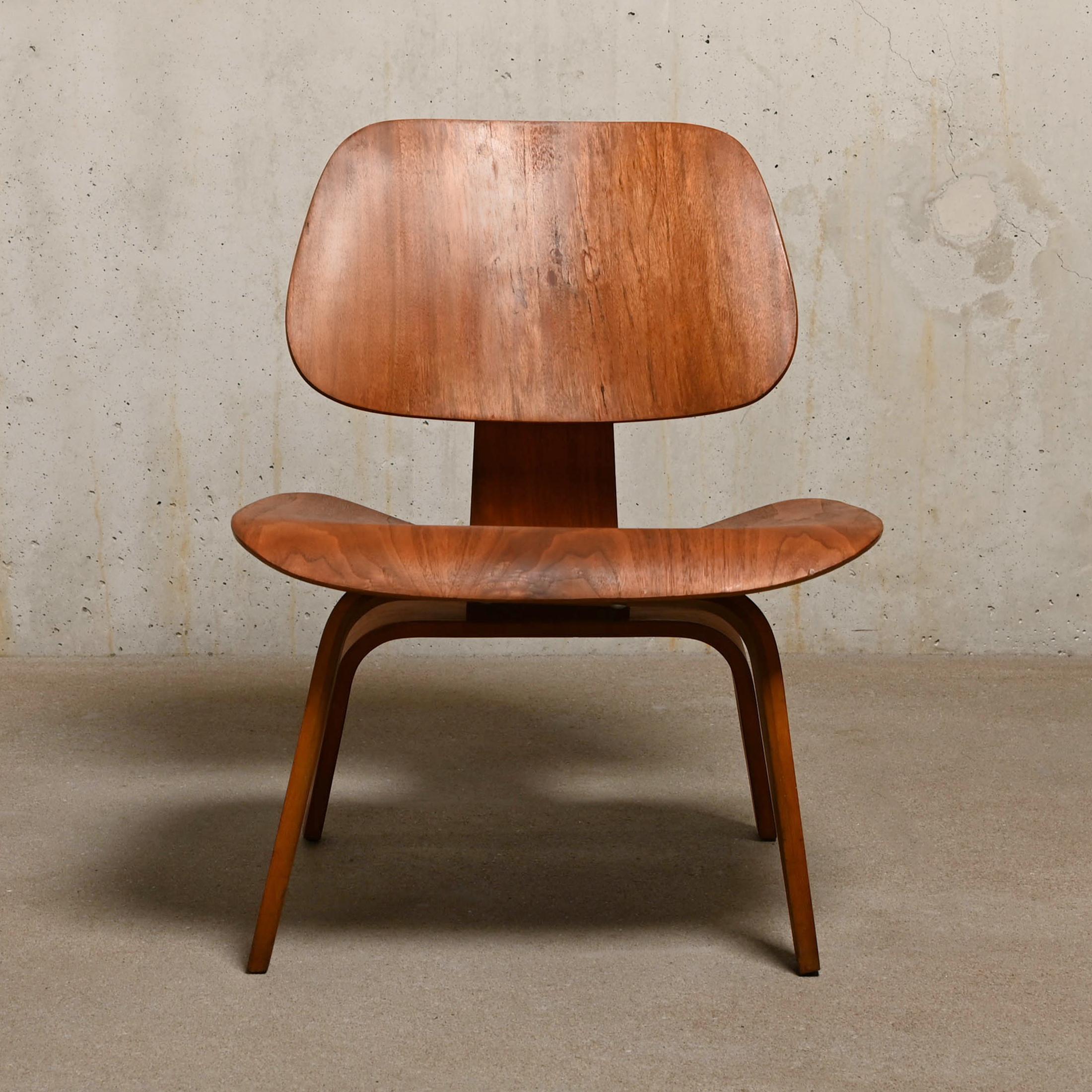 Charles & Ray Eames Vintage LCW Lounge Chair in Walnut Plywood for Herman Miller 1