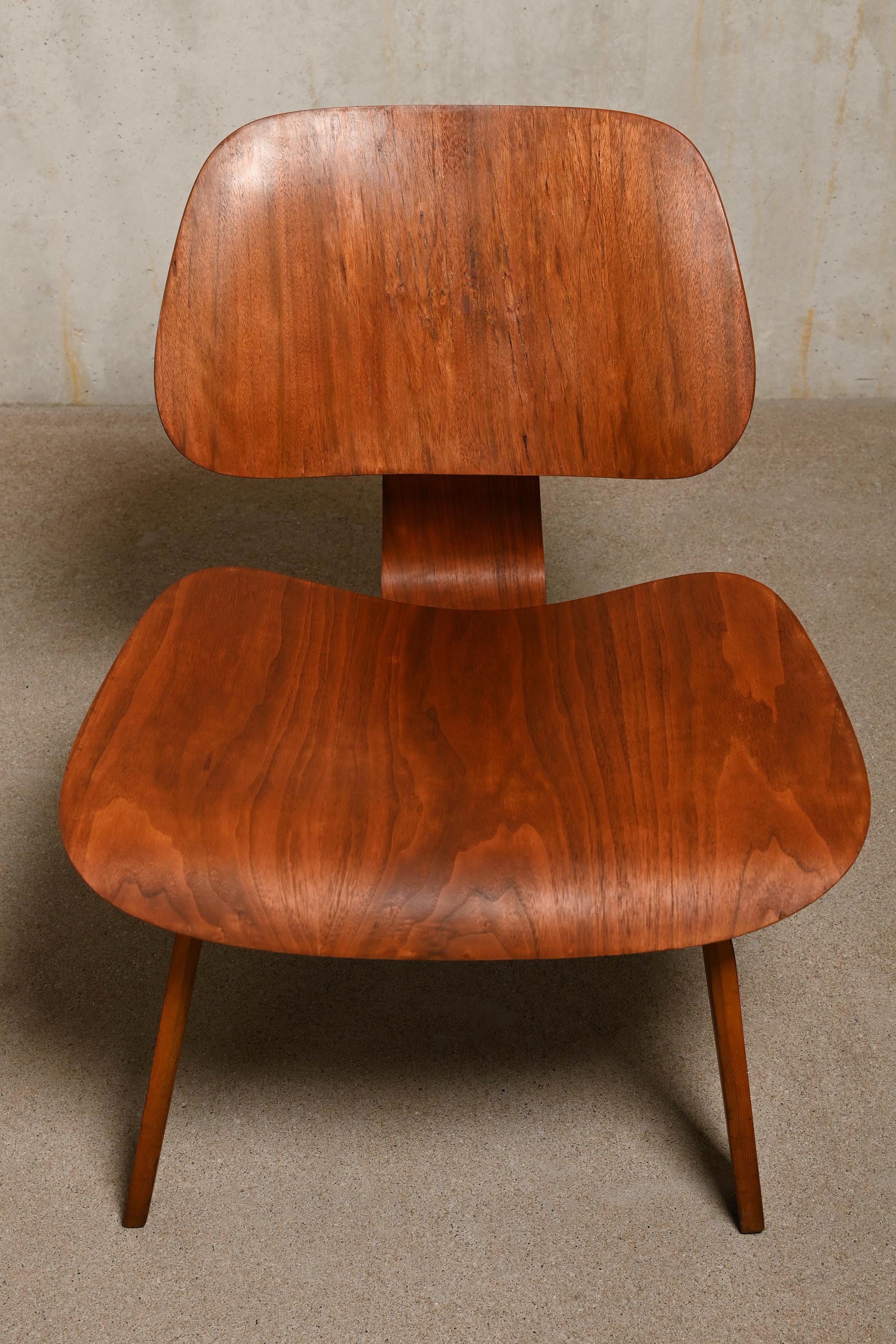 Charles & Ray Eames Vintage LCW Lounge Chair in Walnut Plywood for Herman Miller 2