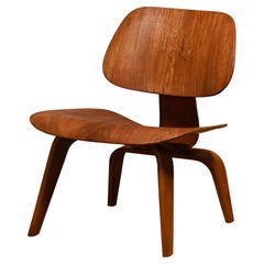 Charles & Ray Eames Vintage LCW Lounge Chair aus Sperrholz in Nussbaum für Herman Miller