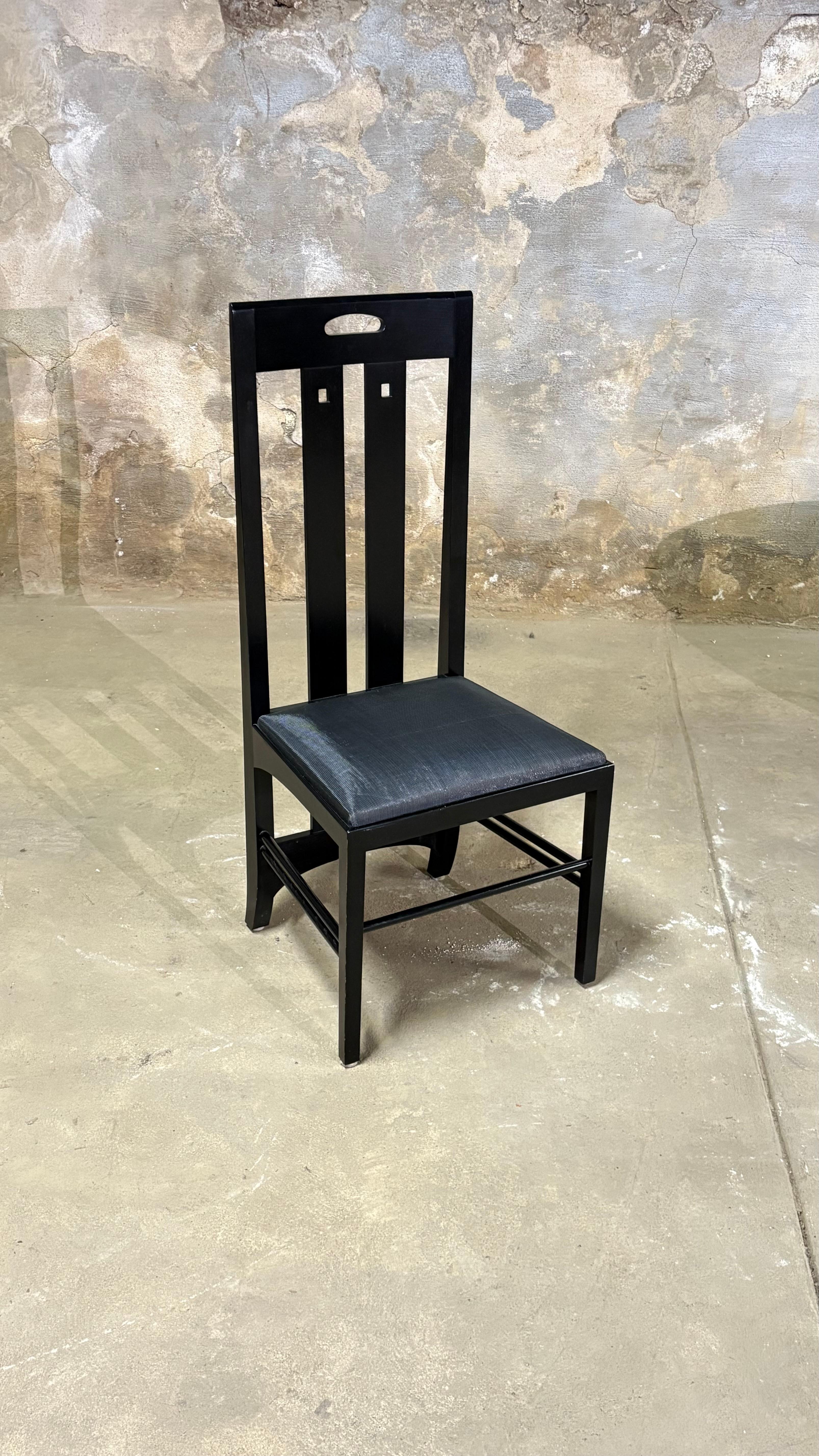 Schöner Satz von 8 schwarz gebeizten Charles Rennie Mackintosh 