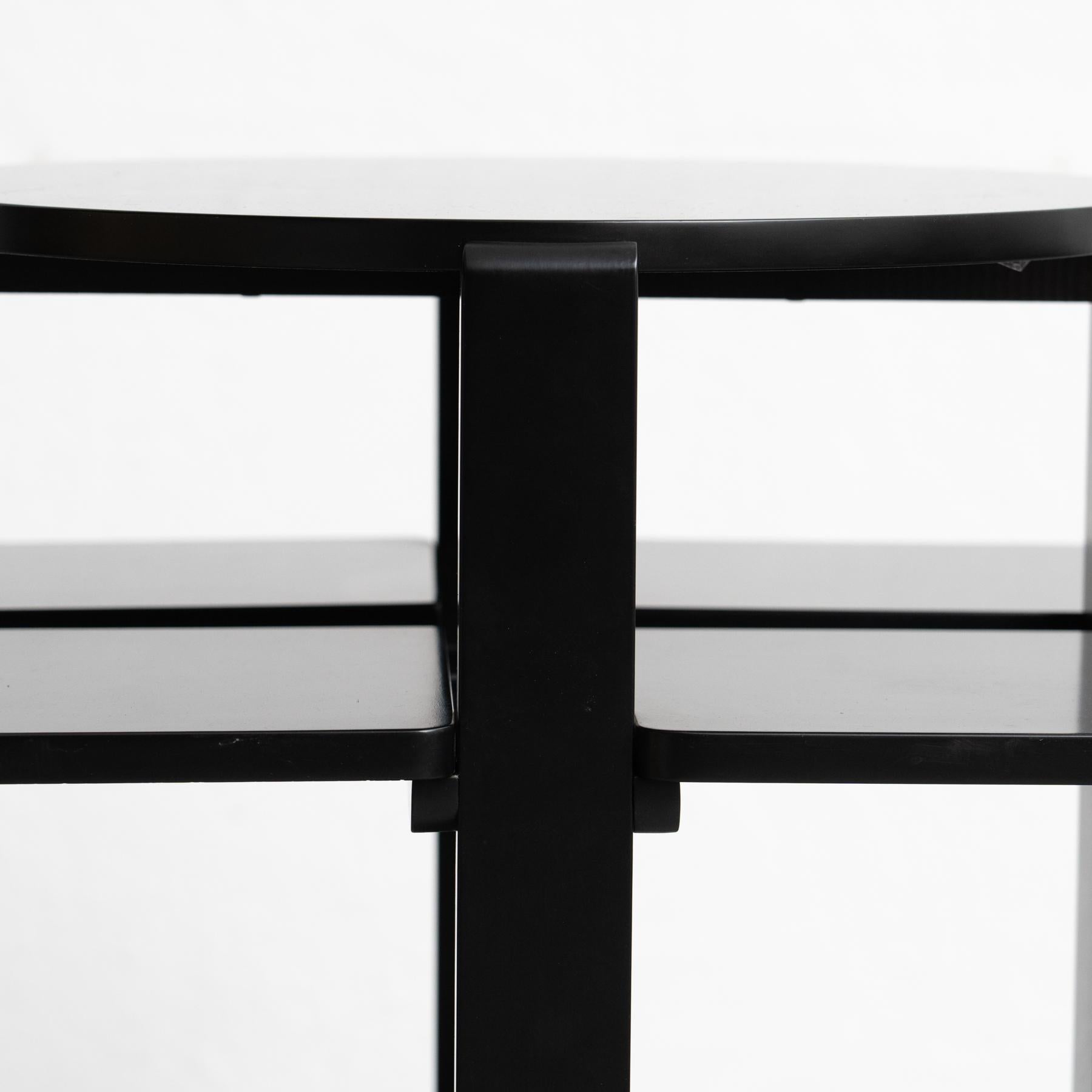 Mesa auxiliar Dominó lacada en negro de Charles Rennie Mackintosh, hacia 1970 en venta 2