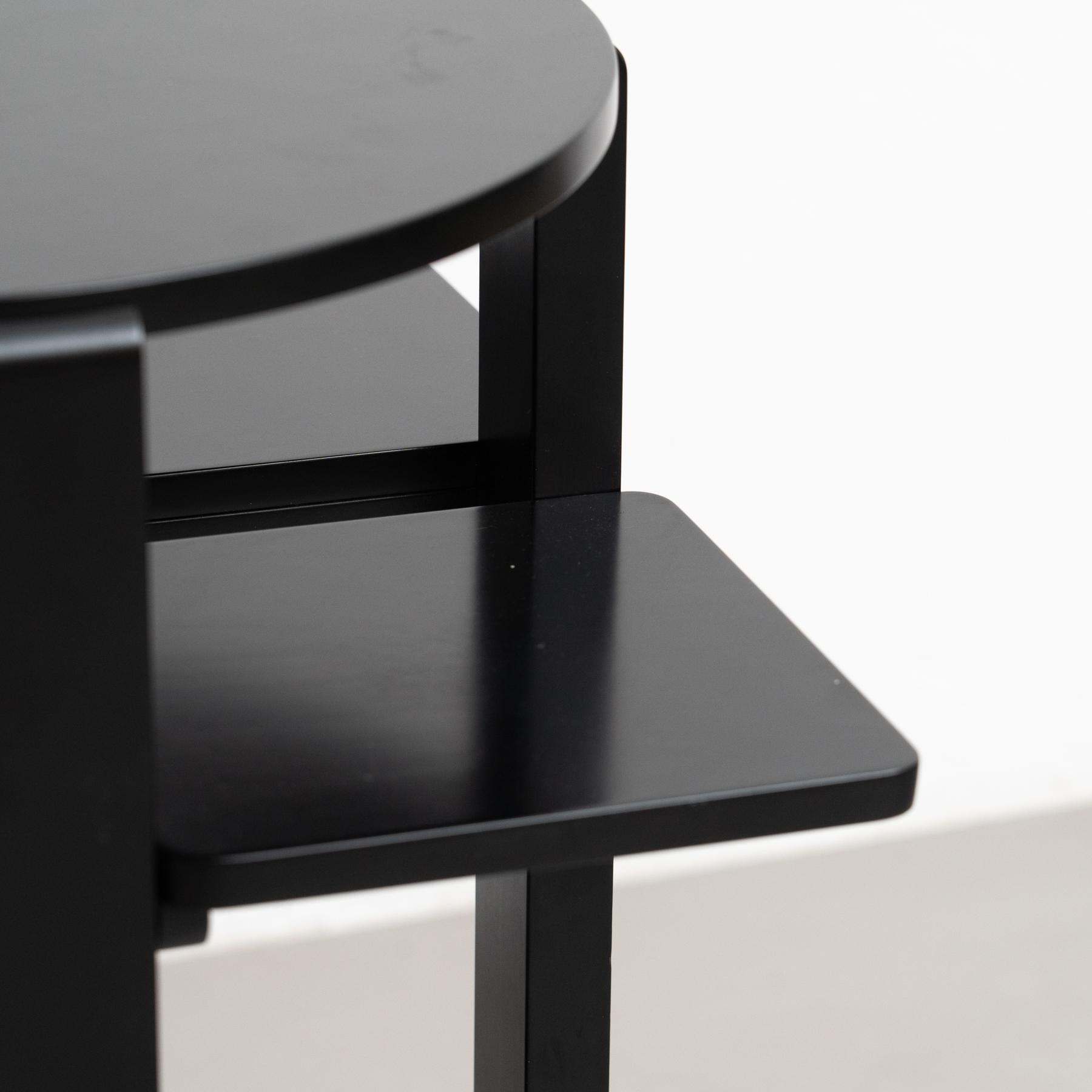 Mesa auxiliar Dominó lacada en negro de Charles Rennie Mackintosh, hacia 1970 en venta 3