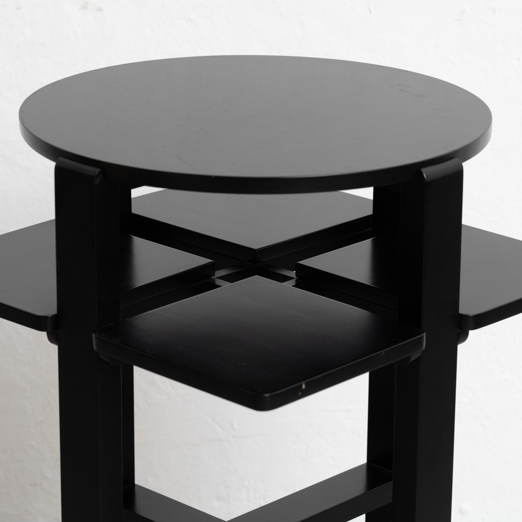 Mesa auxiliar Dominó lacada en negro de Charles Rennie Mackintosh, hacia 1970 Lacado en venta
