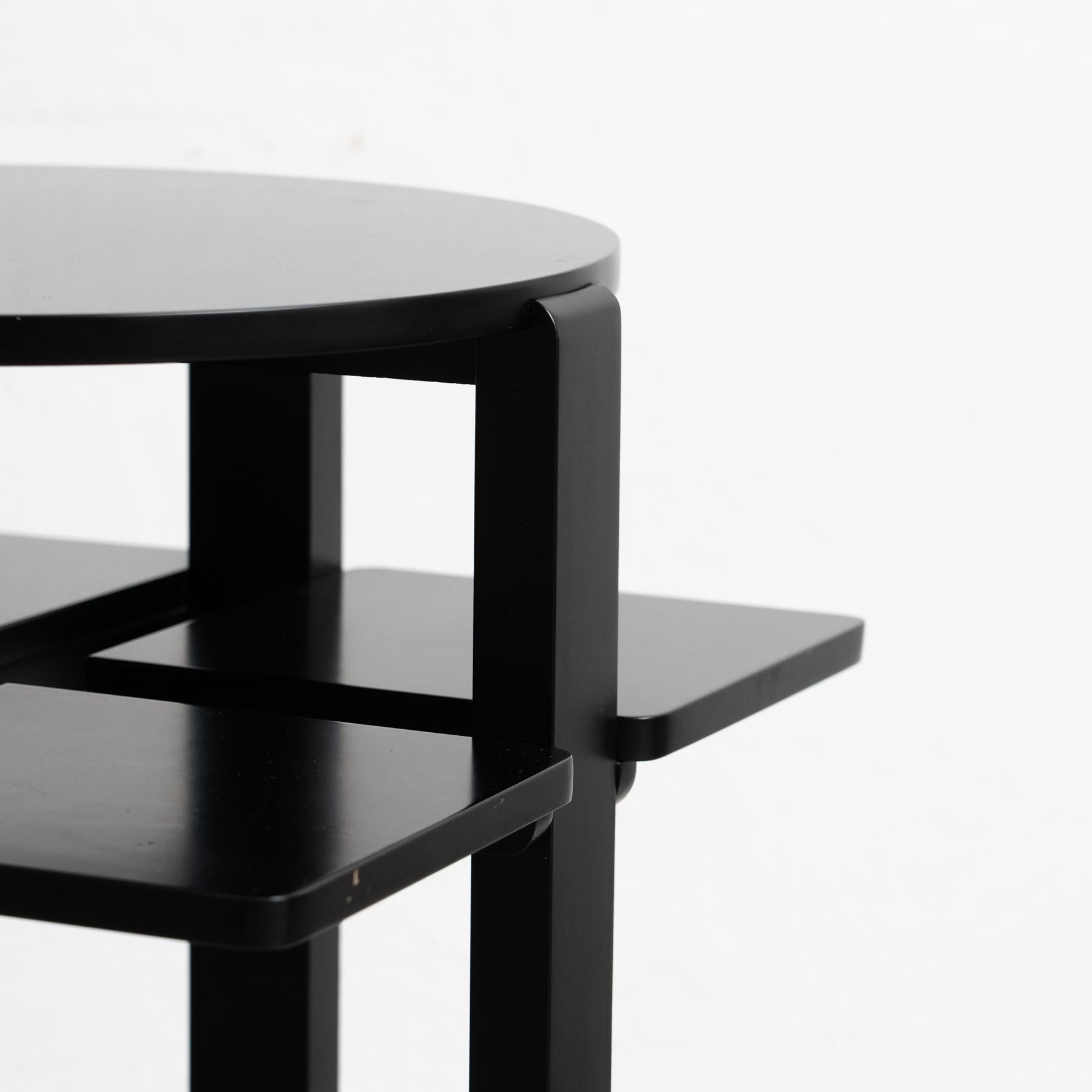 Mesa auxiliar Dominó lacada en negro de Charles Rennie Mackintosh, hacia 1970 en Bueno estado para la venta en Barcelona, Barcelona