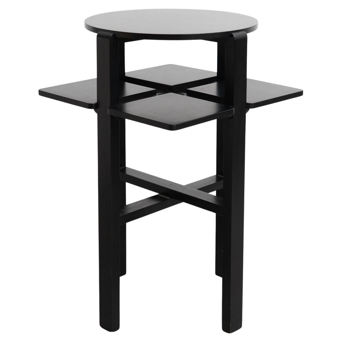 Mesa auxiliar Dominó lacada en negro de Charles Rennie Mackintosh, hacia 1970