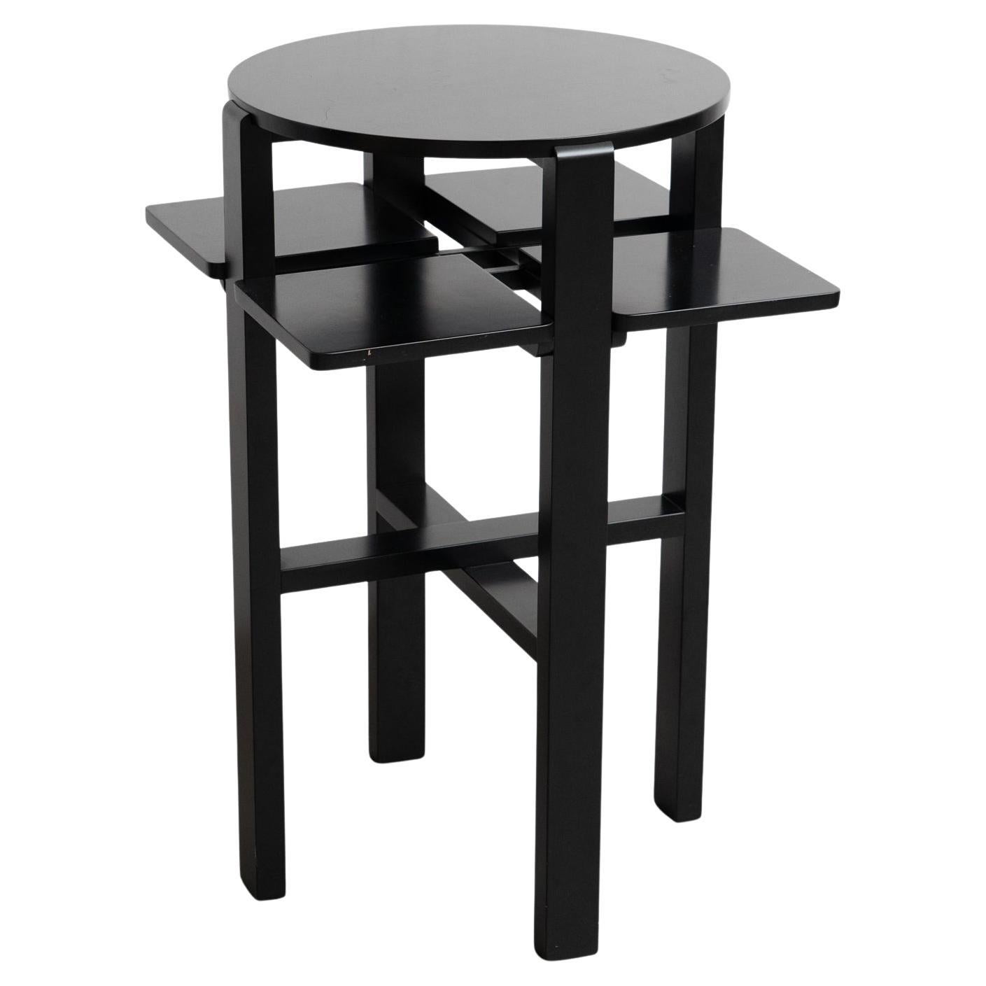 Mesa auxiliar Dominó lacada en negro de Charles Rennie Mackintosh, hacia 1970