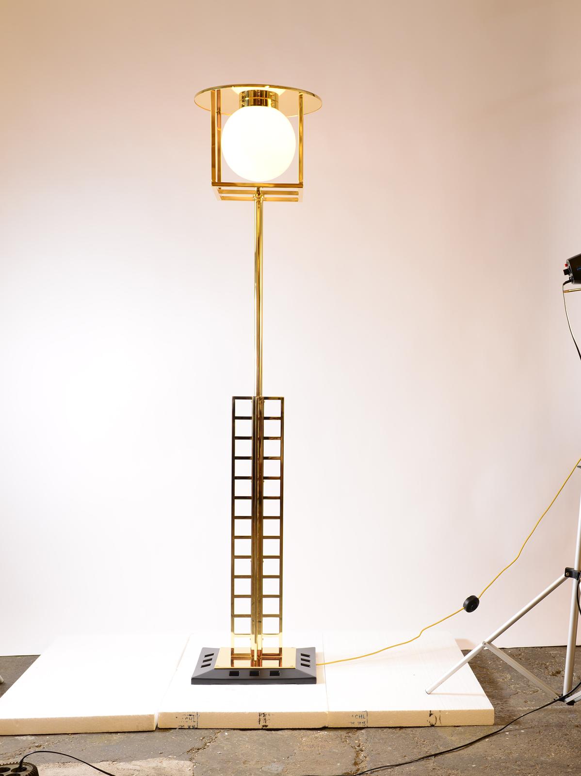 Laiton Lampadaire de l'École d'art de Glasgow de Charles Rennie Mackintosh, réédition en vente