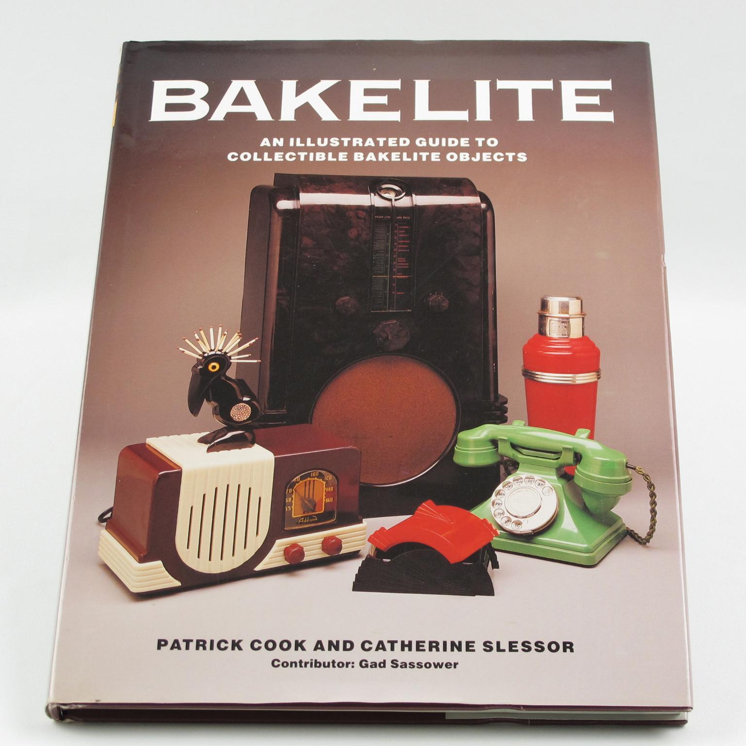 Paire de bougeoirs en bakélite Art Déco Jugendstil de Charles Rennie Mackintosh en vente 4