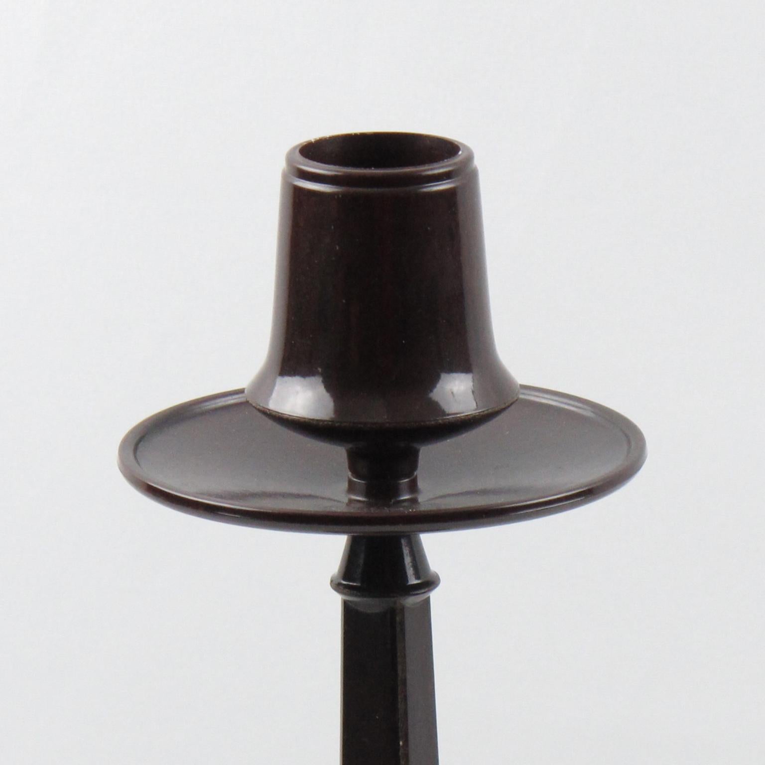 Paire de bougeoirs en bakélite Art Déco Jugendstil de Charles Rennie Mackintosh en vente 1