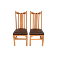 Sedie da pranzo intarsiate in quercia in stile Charles Rennie Mackintosh, coppia