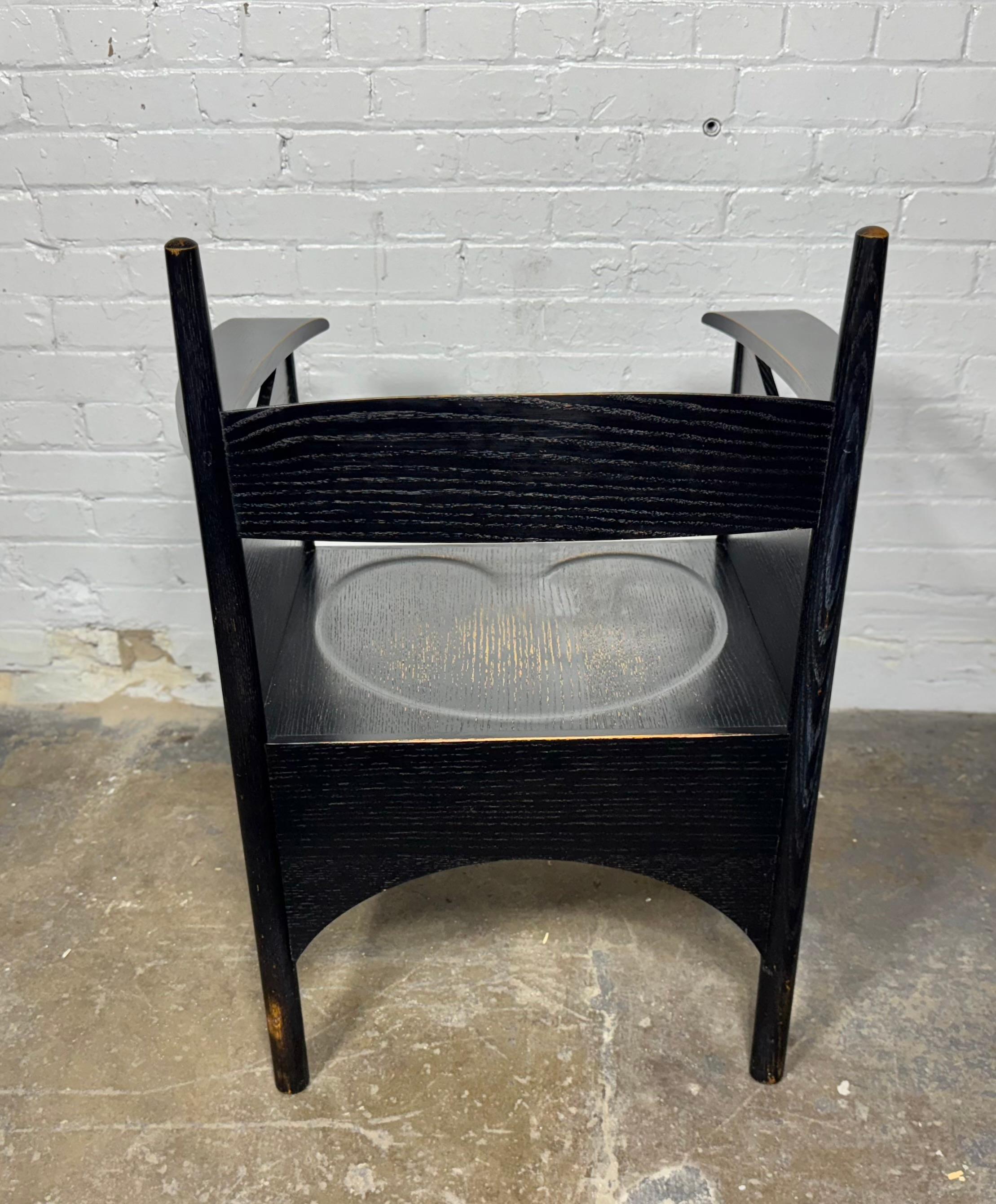 Fait main Fauteuil en chêne teinté de style Charles Rennie Mackintosh, salon de thé de la rue Argyle en vente