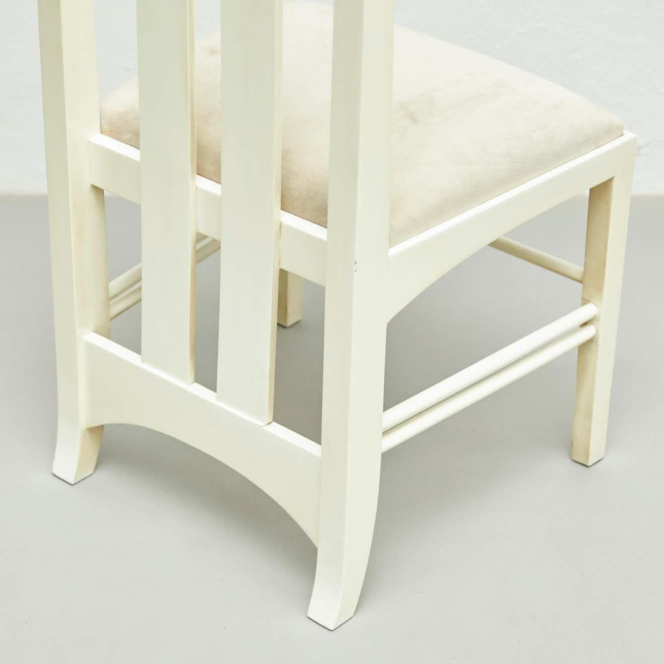 Charles Rennie Mackintosh White Lacquered Chair, circa 1970 In Good Condition In Barcelona, Barcelona