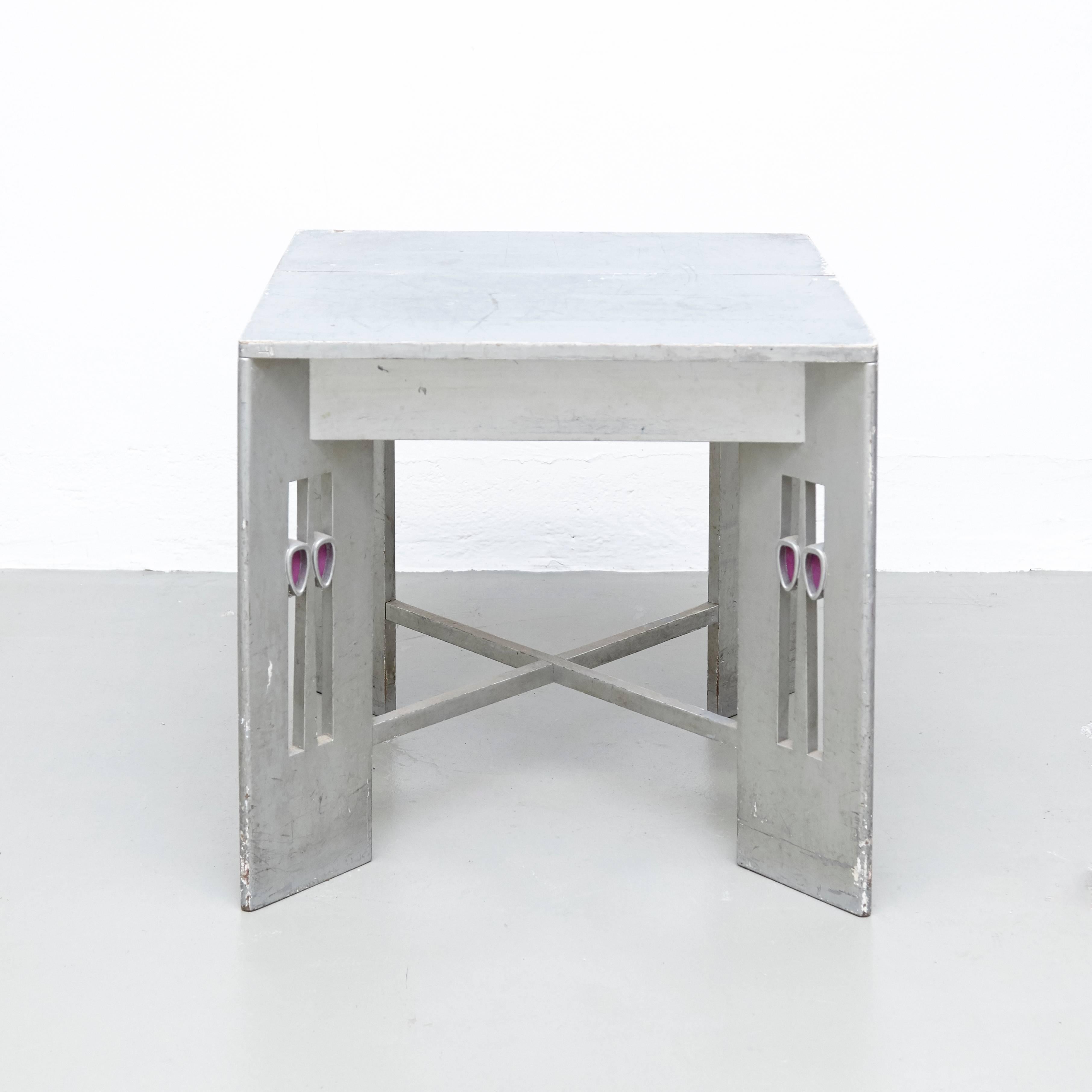 Willow tea rooms table designed by Charles Rennie Mackintosh.
Manufactured by BD, circa 1980.
Silver lacquered wood

In good original condition, with minor wear consistent with age and use, preserving a beautiful patina.

Charles Rennie