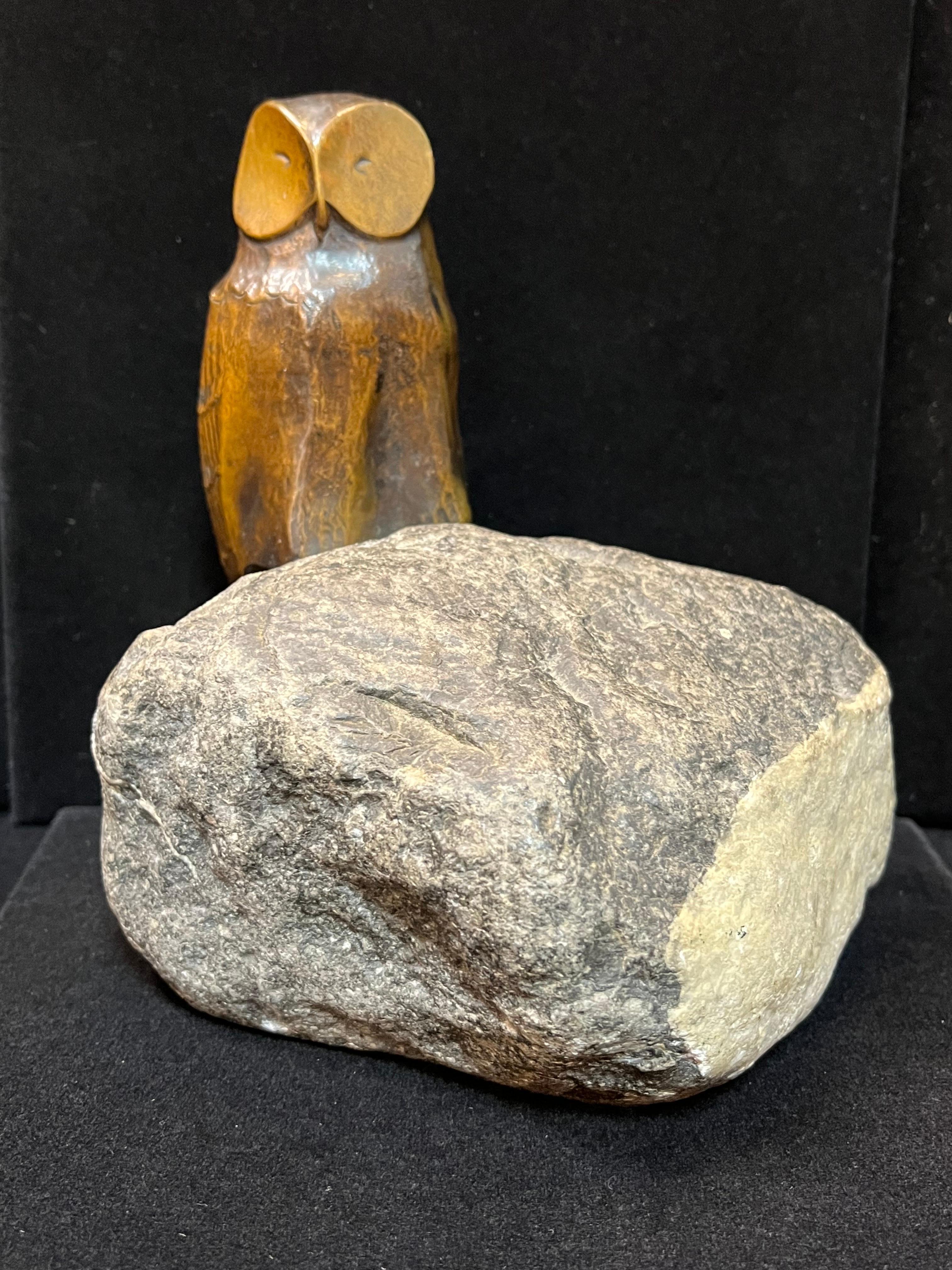 Art déco Charles Reussner - Sculpture française d'un hibou en bronze perché sur une pierre naturelle en vente