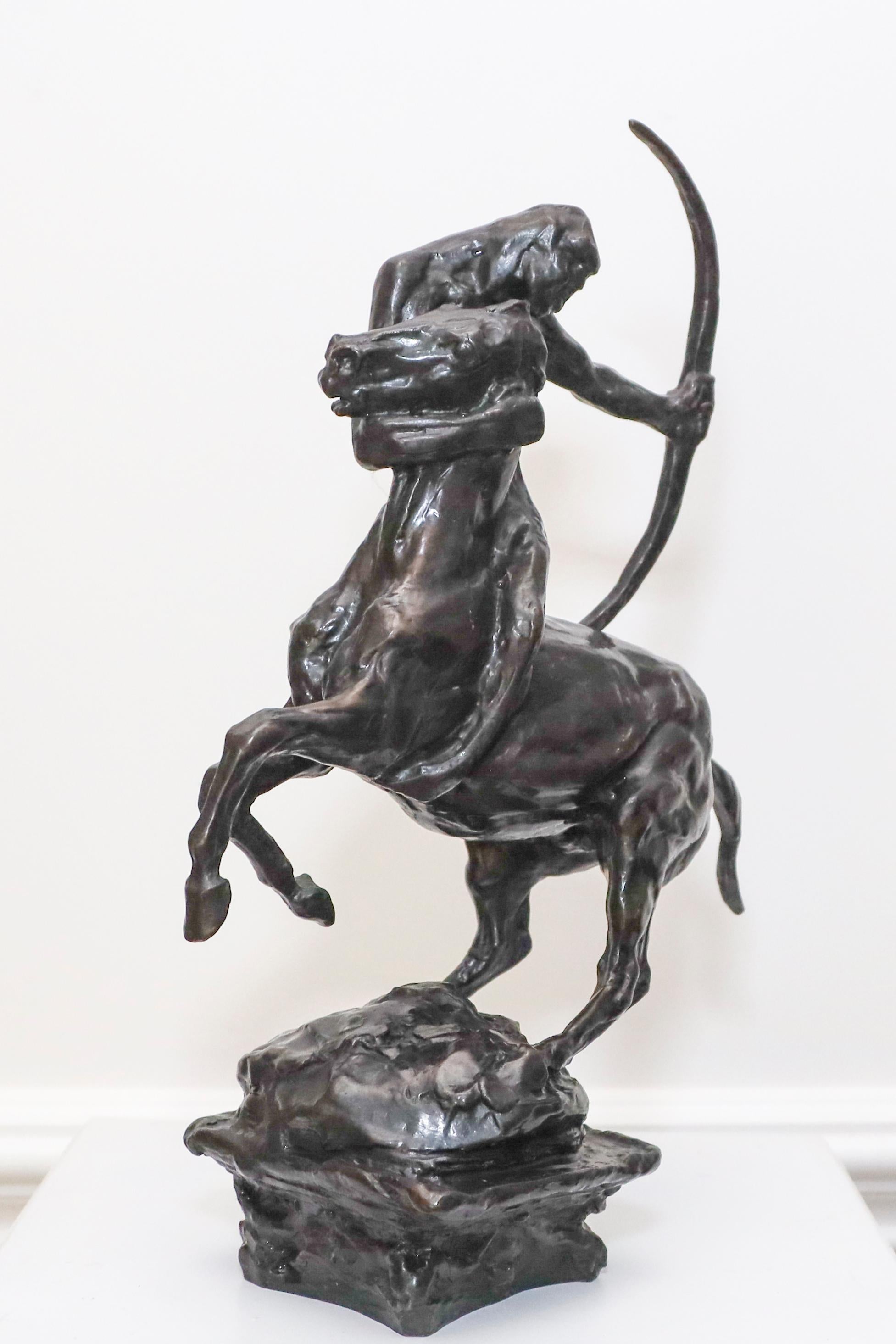 Sculpture du Centaure  - Or Figurative Sculpture par Charles Rumsey