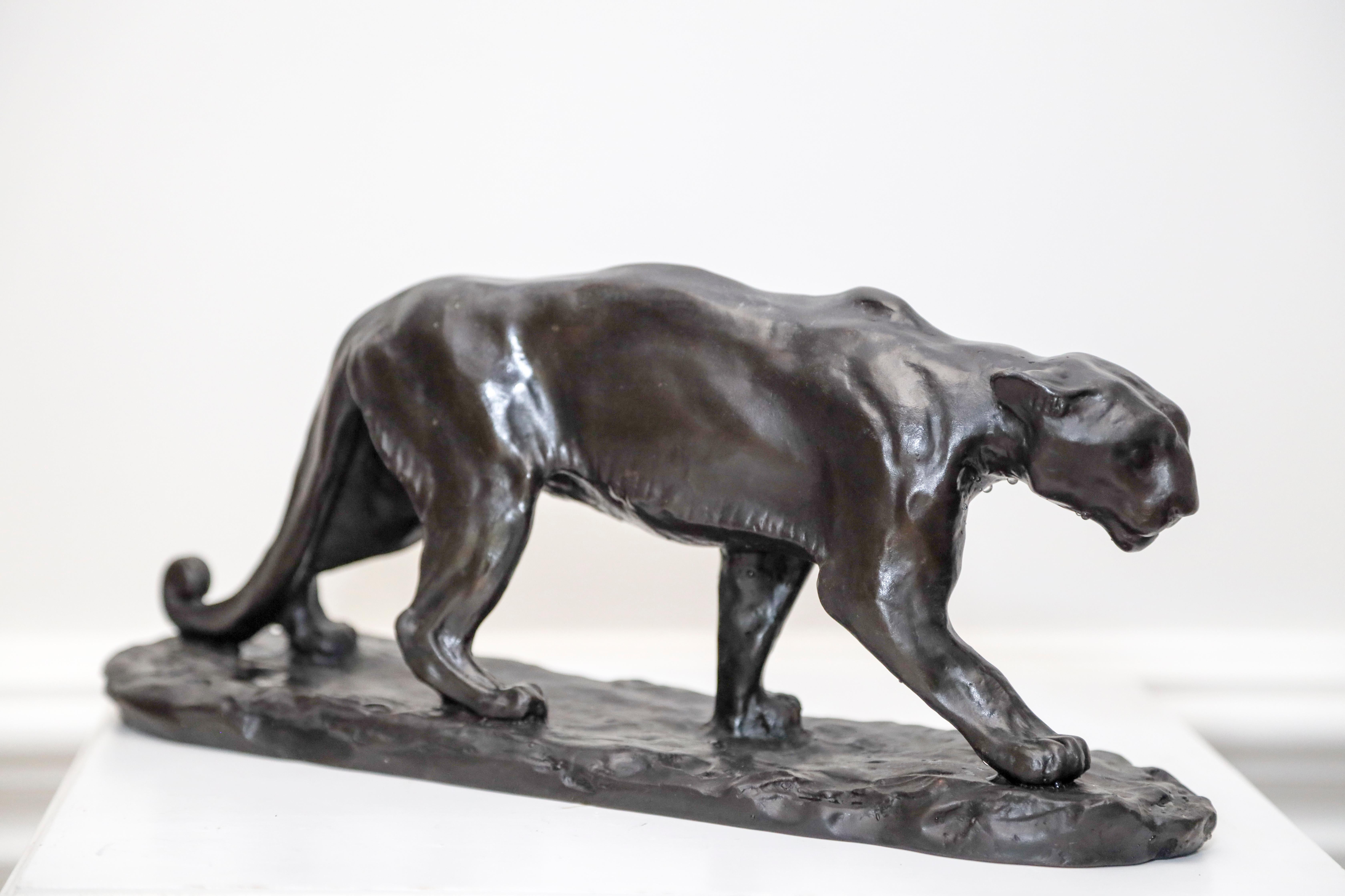 Walking Puma - Or Figurative Sculpture par Charles Rumsey