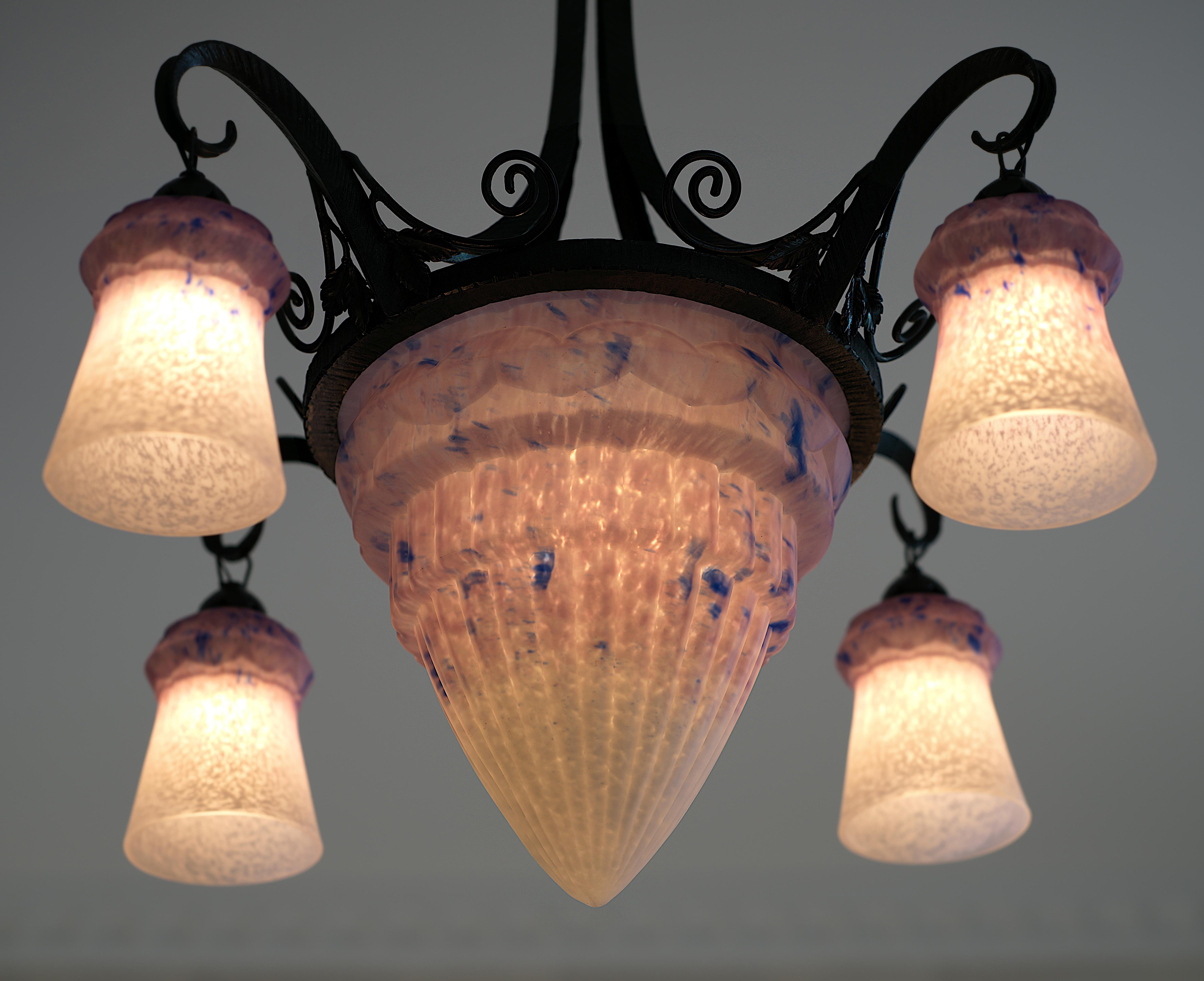 Vetro Lampadario Charles Schneider, 1920 in vendita