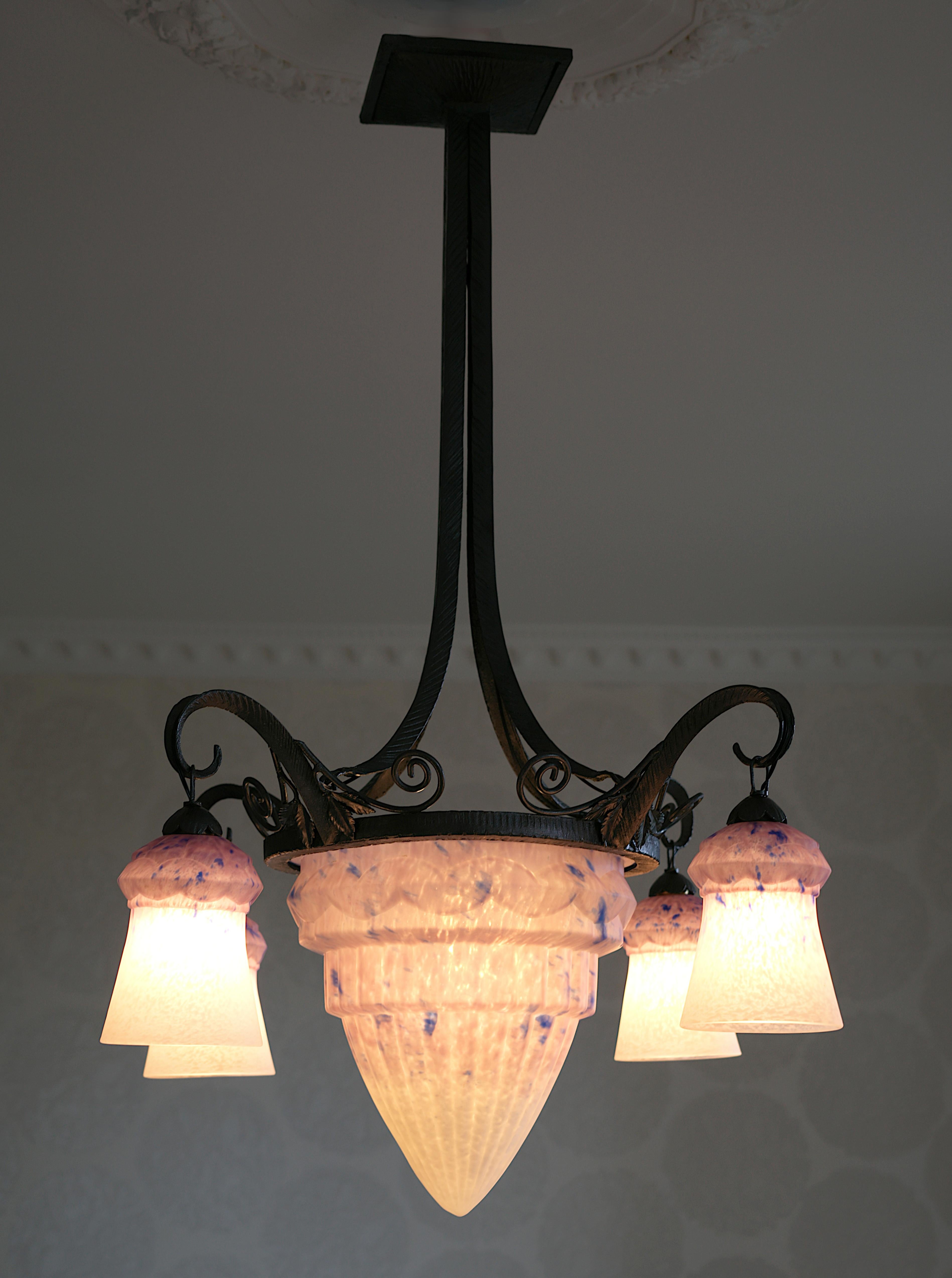 Lampadario Charles Schneider, 1920 in vendita 1
