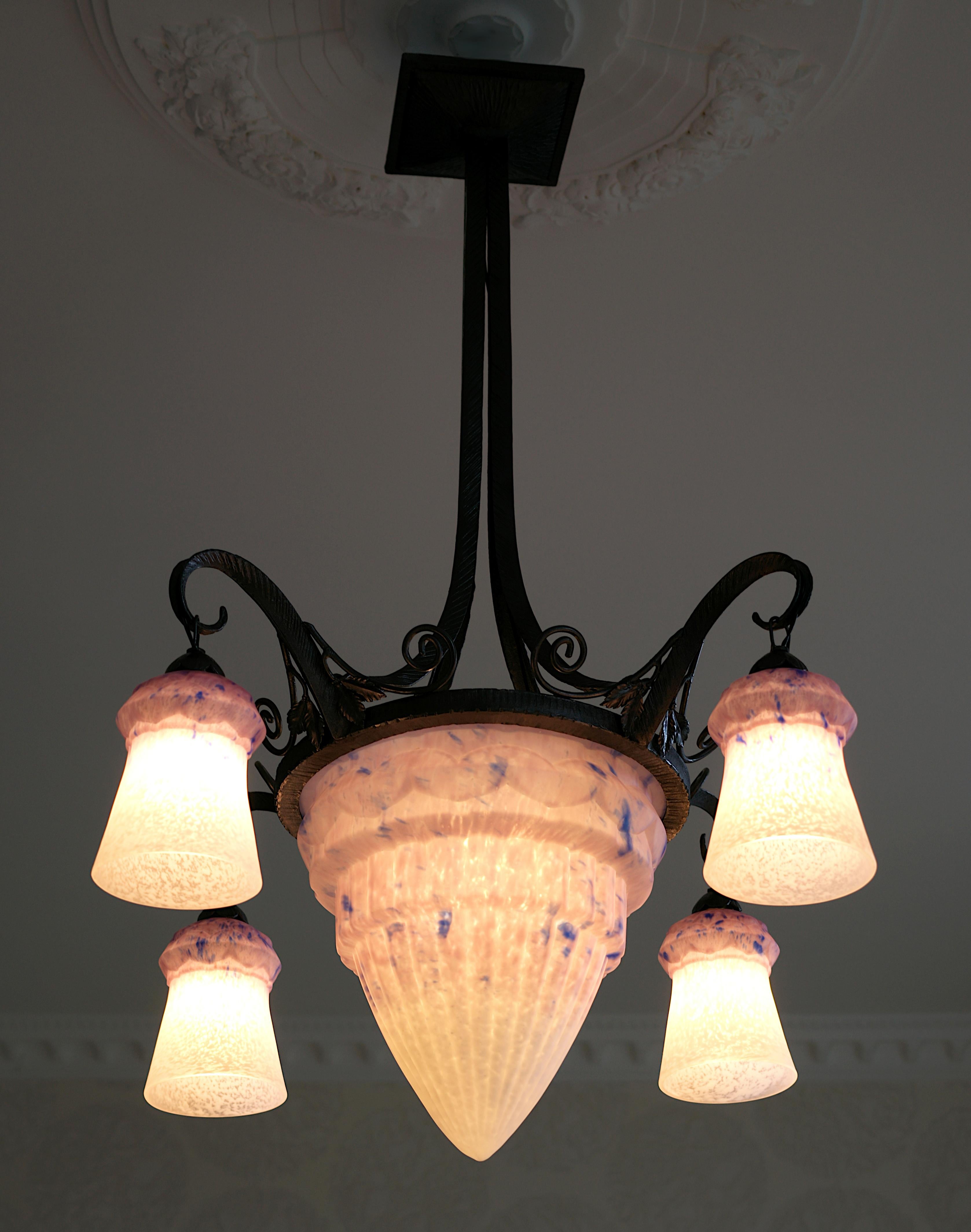 Lampadario Charles Schneider, 1920 in vendita 2