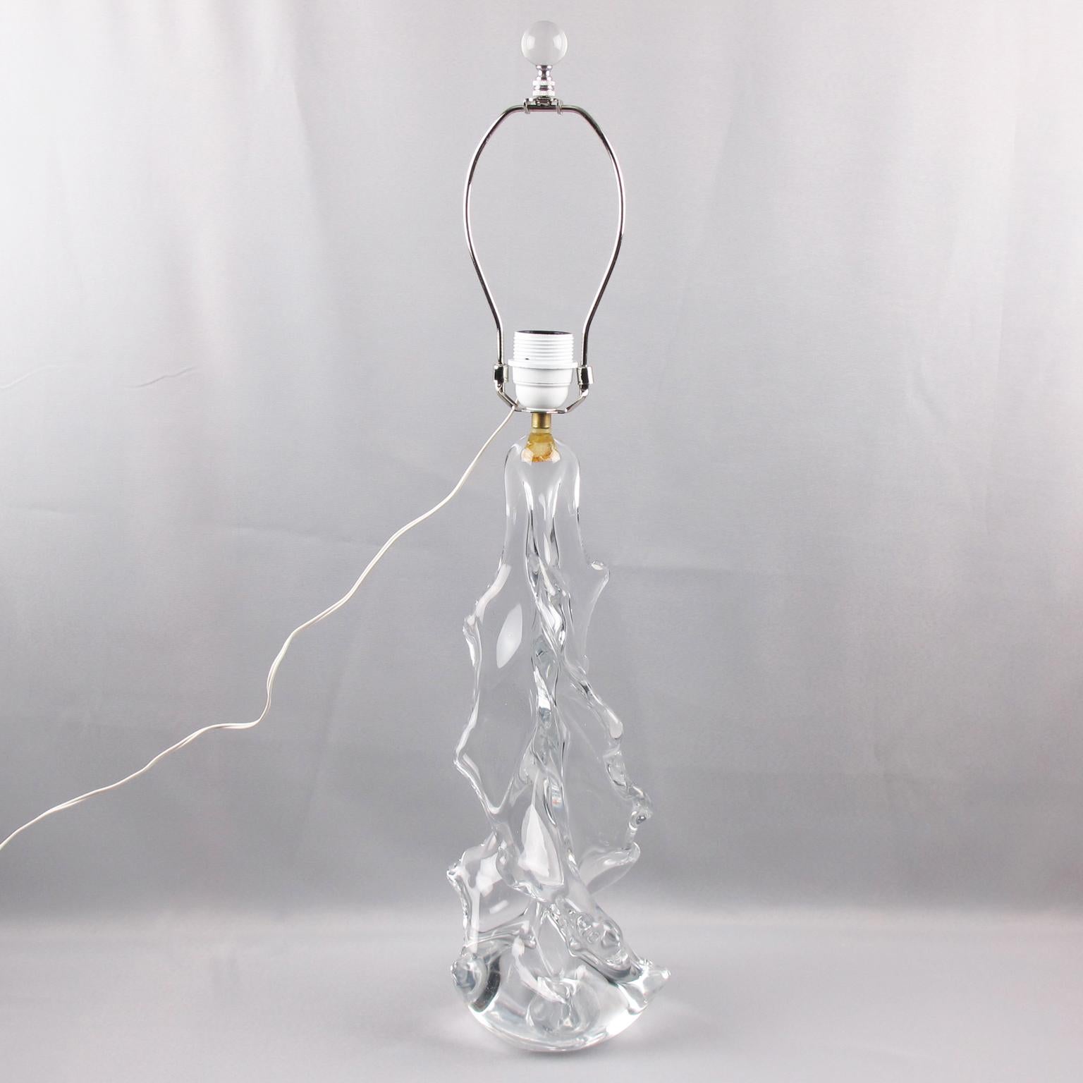 An art Glass table or desk lamp by Charles Schneider, France. Mouth-blown clear crystal with an abstract figure (that looks like a huge Christmas tree) in a curved swirl-like form. The lamp has been completely rewired to fit US standards. Marked on