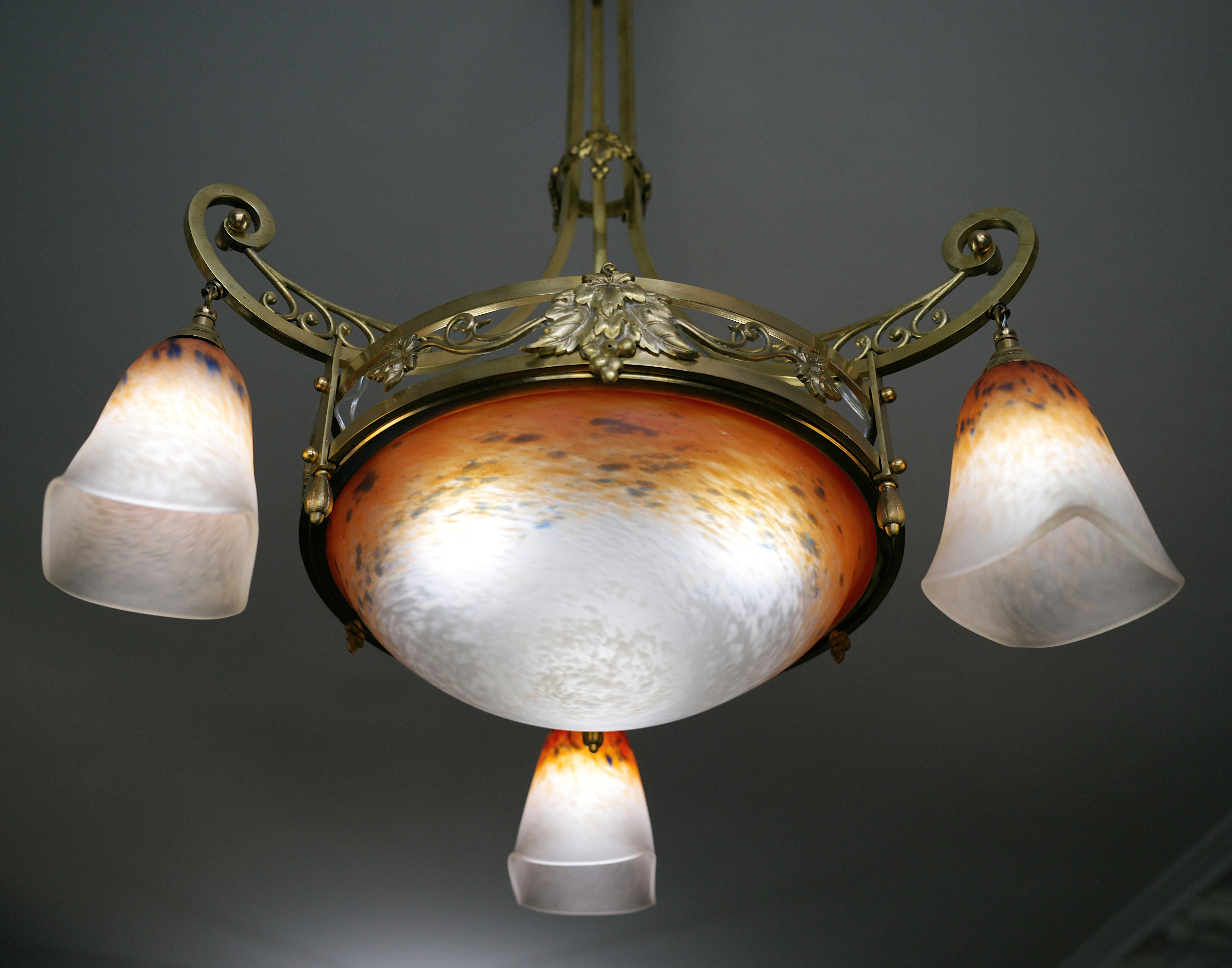 Charles Schneider, French Art Deco Chandelier, 1920s In Excellent Condition For Sale In Saint-Amans-des-Cots, FR