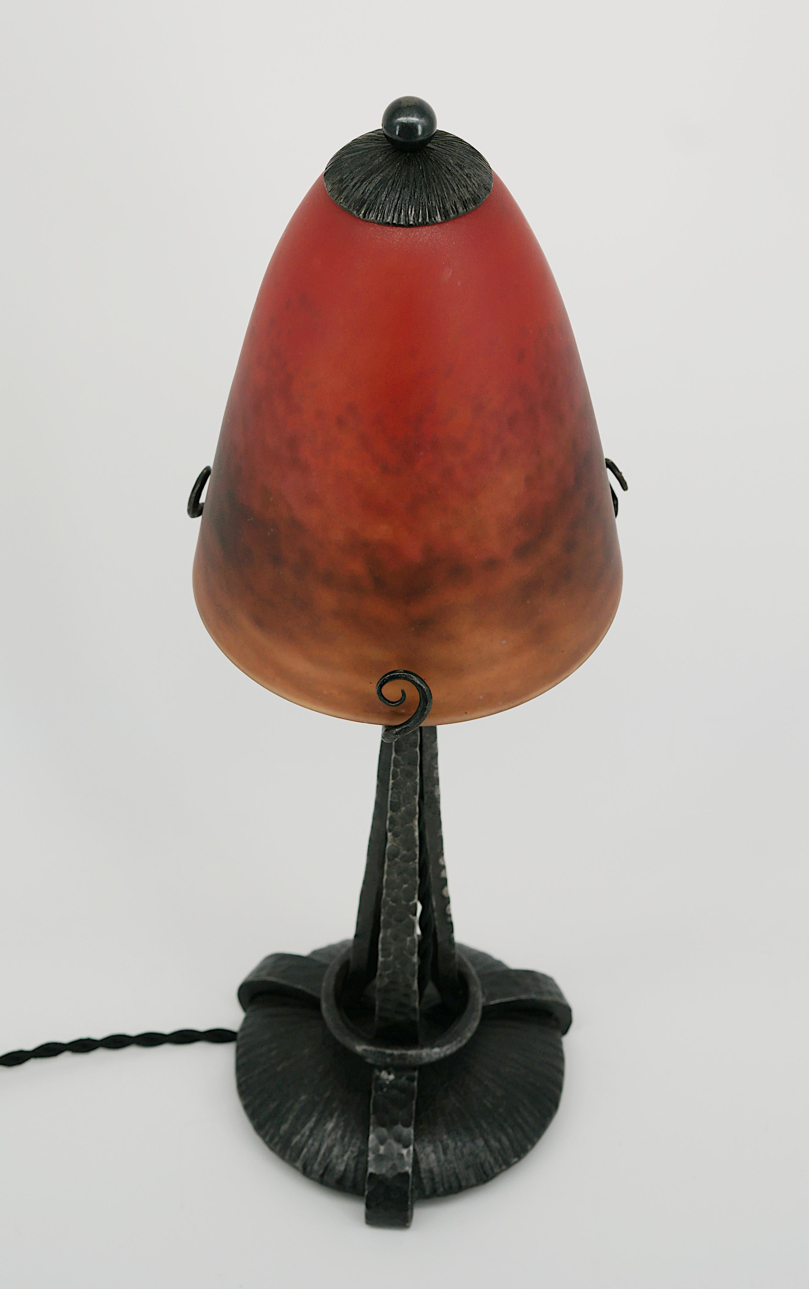 Début du 20ème siècle Lampe Art Déco française par Charles Schneider, 1924-1928 en vente