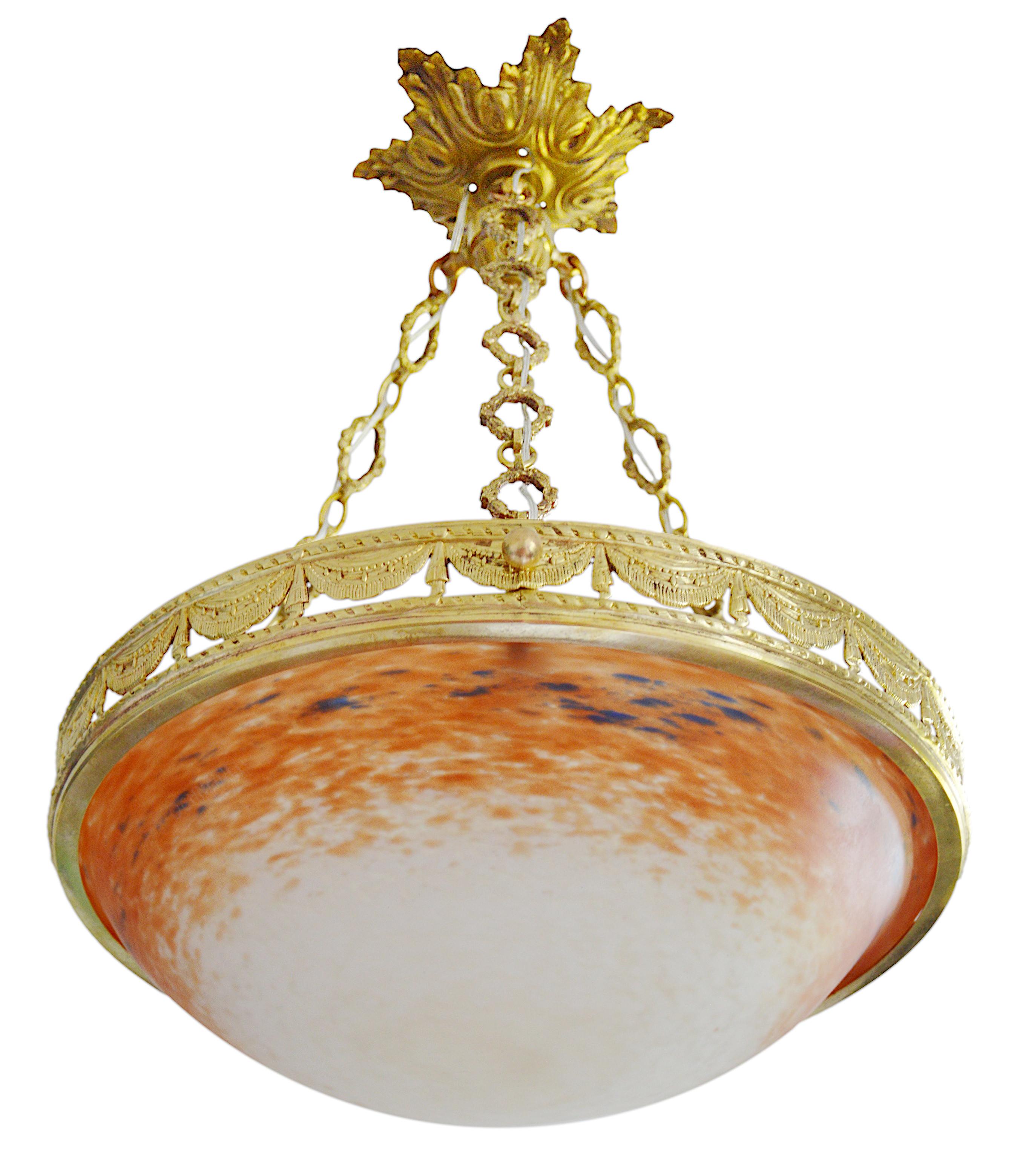 French Art Deco pendant chandelier by Charles Schneider, Epinay-sur-Seine (Paris), 1920s. Mottled glass shade, powders are applied between two layers, that comes hung at its elegant solid bronze fixture. Height : 19.7