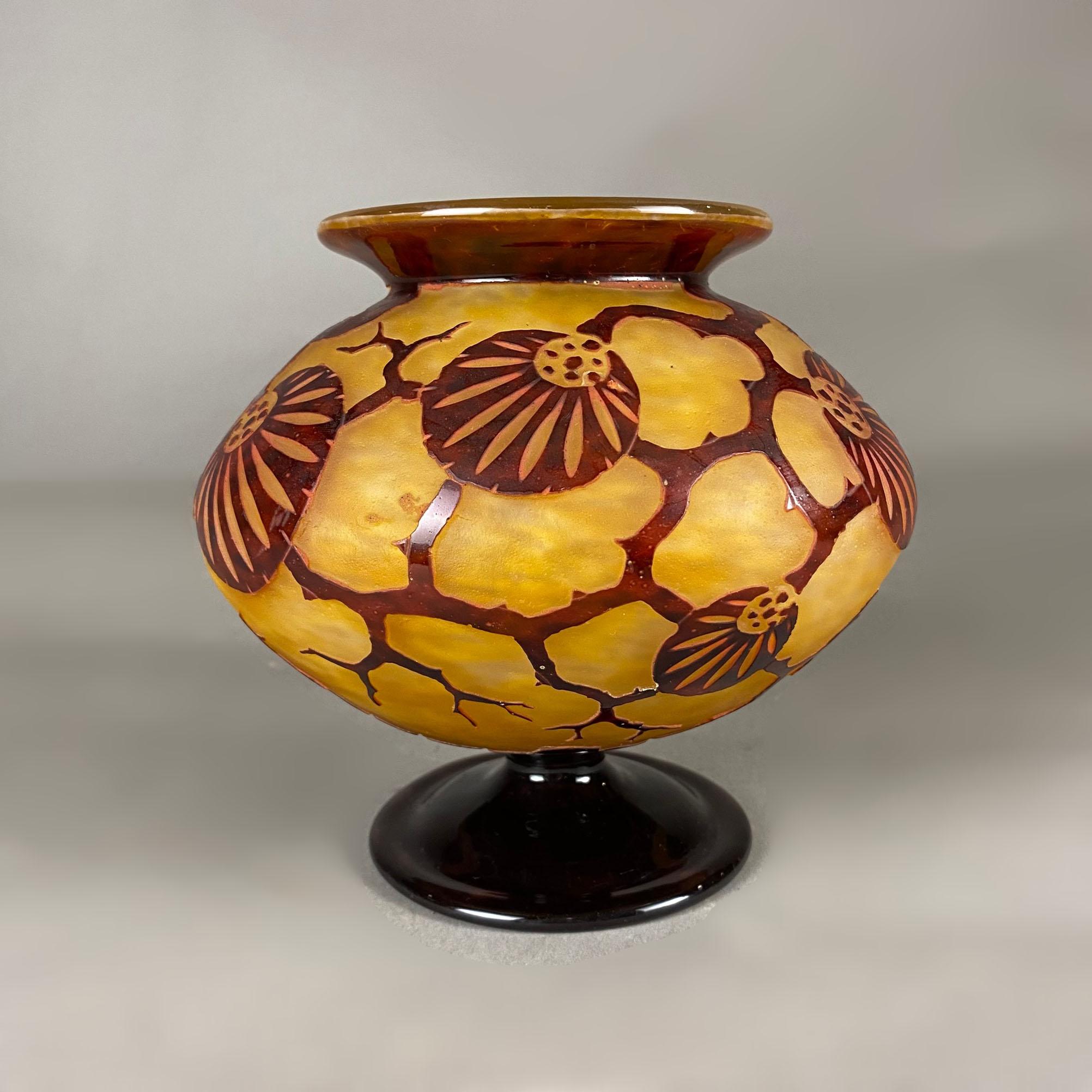 Charles Schneider La Verre de France Art Nouveau Epinettes Cameo Glass Vase In Good Condition For Sale In Mexico City, MX