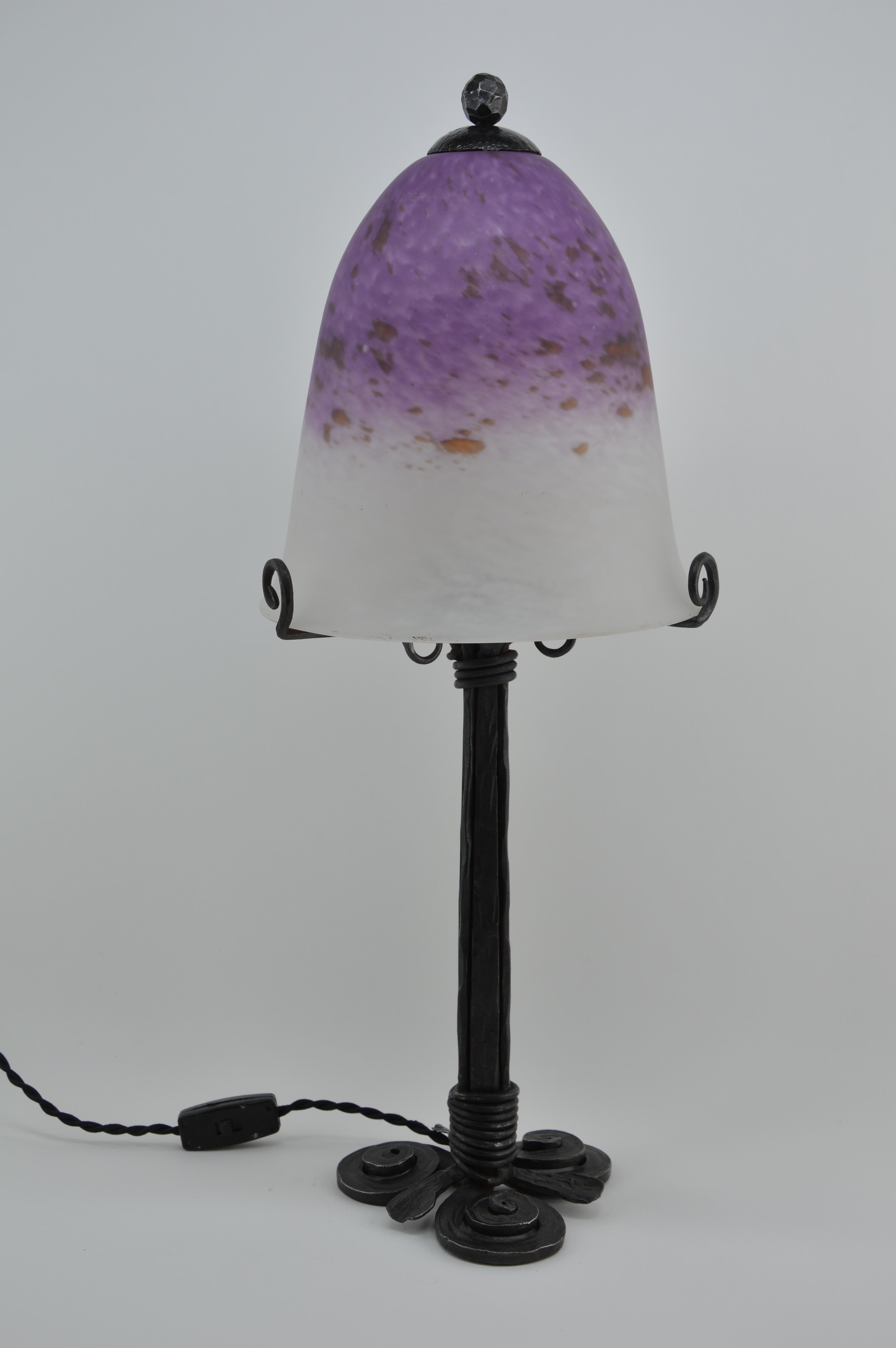 Große französische Art-Déco-Tischlampe von Charles Schneider, 1920 (Art déco) im Angebot
