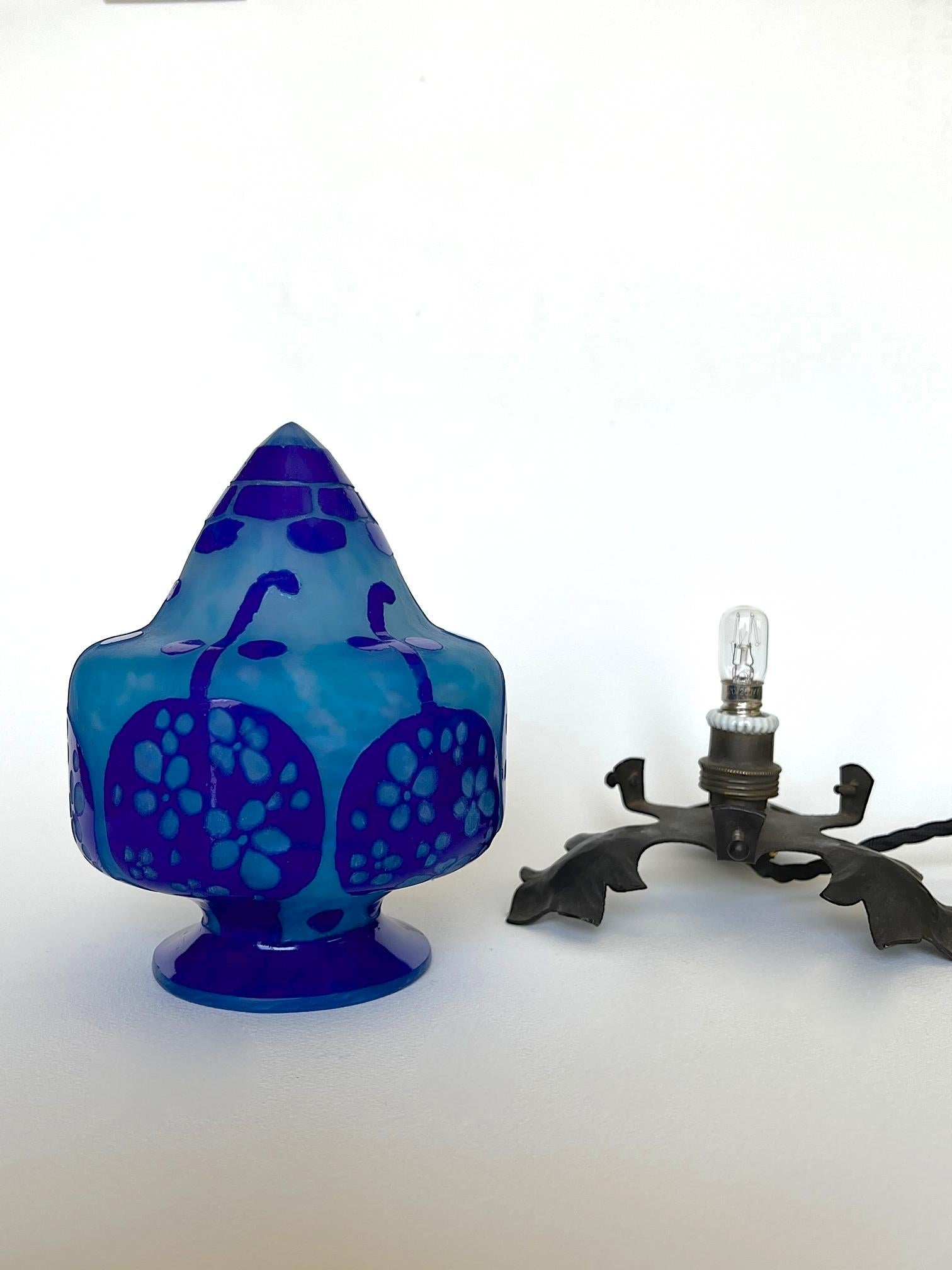 Charles Schneider / Le Verre Francais - Art Déco 'Azurettes' Night Light In Good Condition For Sale In South Gippsland, Victoria