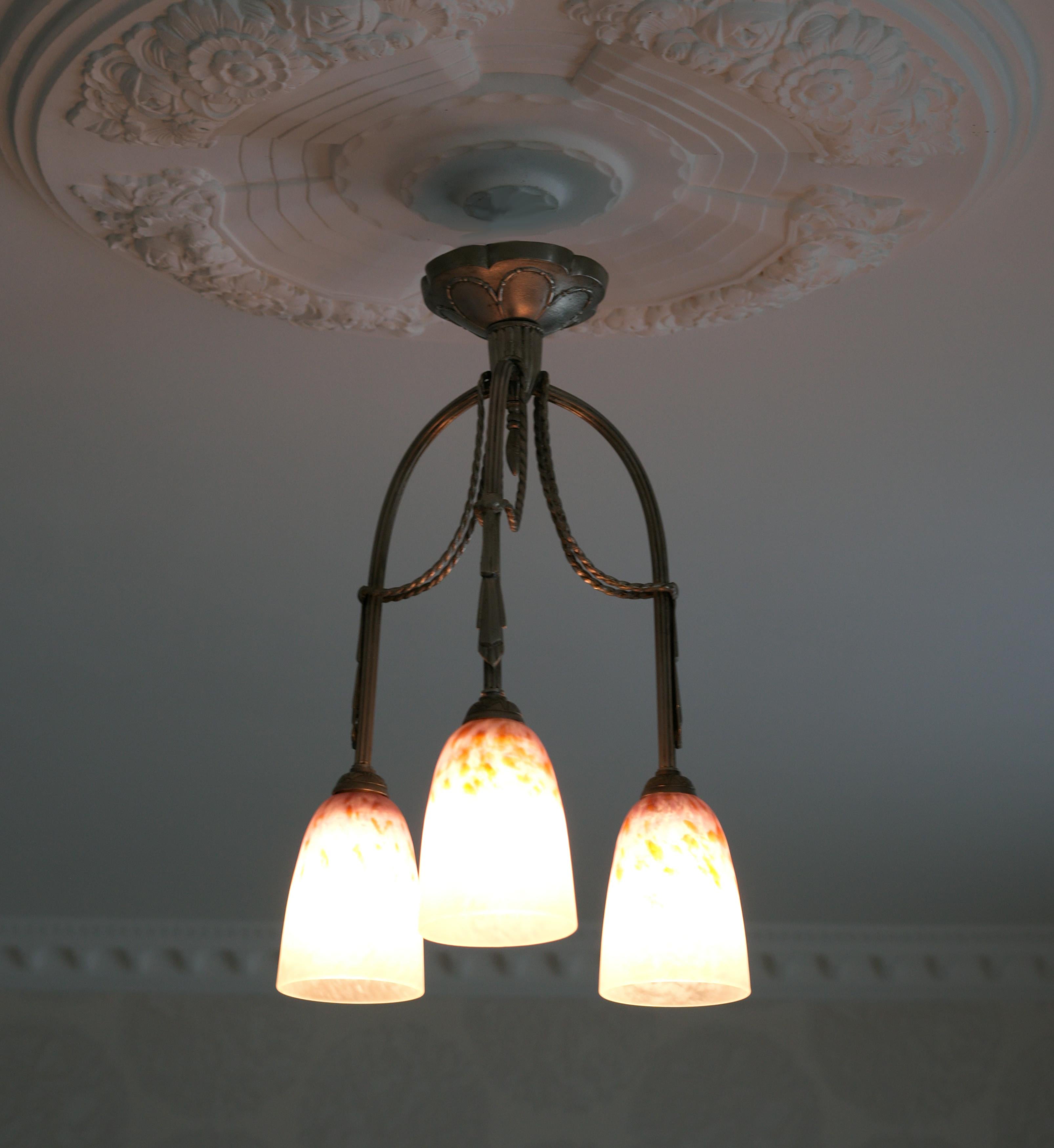 Early 20th Century Charles Schneider Pretty French Art Deco Chandelier, 1924-1928 For Sale
