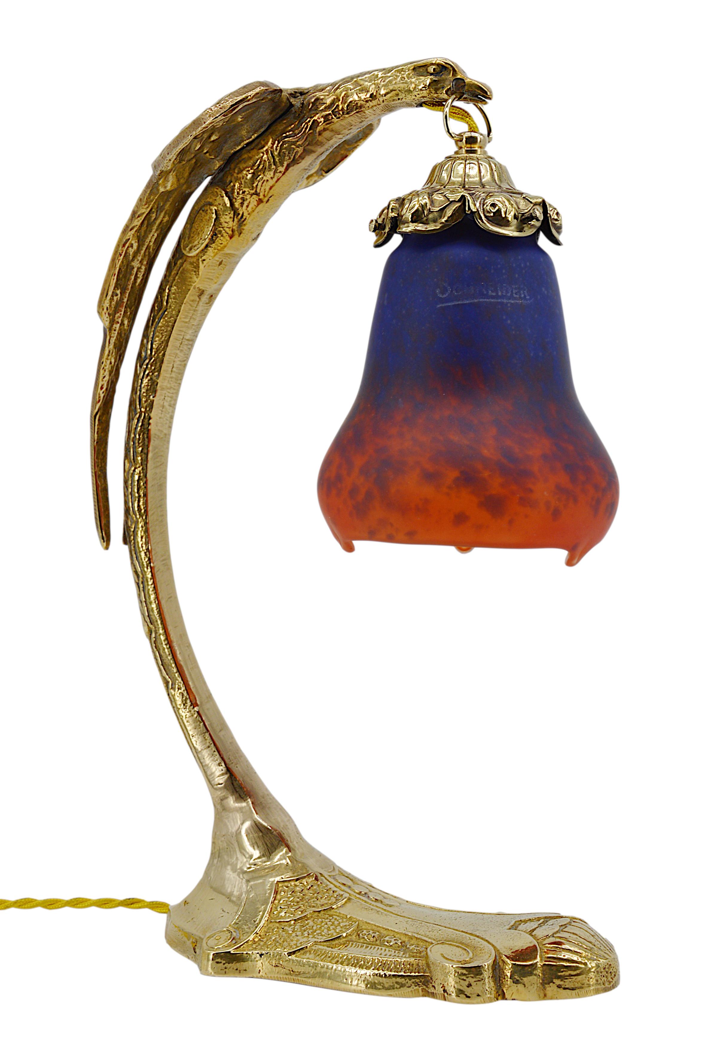 French Art Deco table/desk lamp by Charles Schneider (Epinay-sur-Seine, Paris) and Charles Ranc (Paris), France, 1920s.
Blown double glass shade stretched with pliers by Charles Schneider at its bronze eagle base by Charles Ranc. Colors : Dark blue