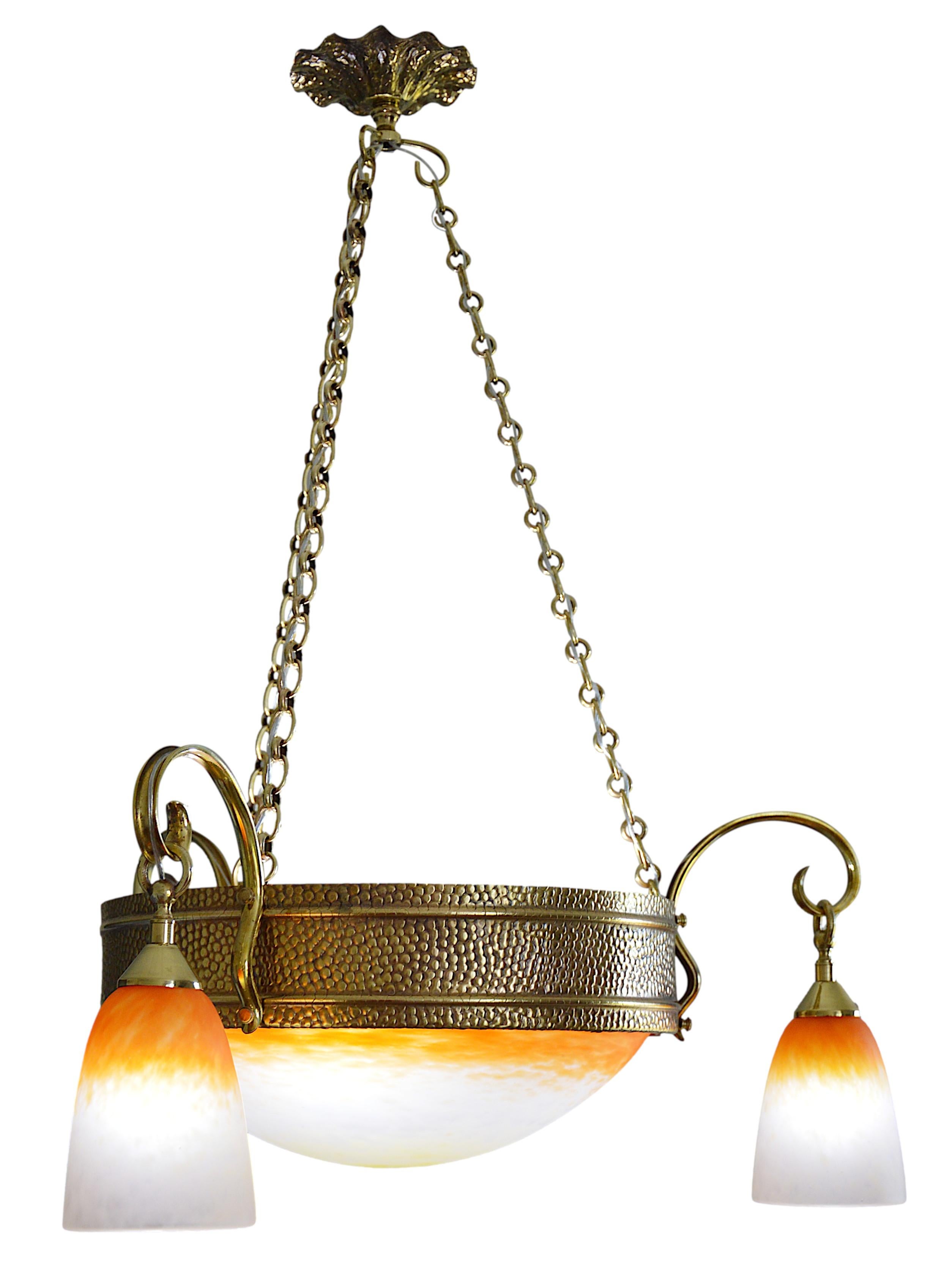 French Art Deco chandelier by Charles Schneider, Epinay-sur-Seine (Paris), 1920s. Mottled glass shades, powders are applied between two layers that come hung at their elegant brass fixture. Height : 29