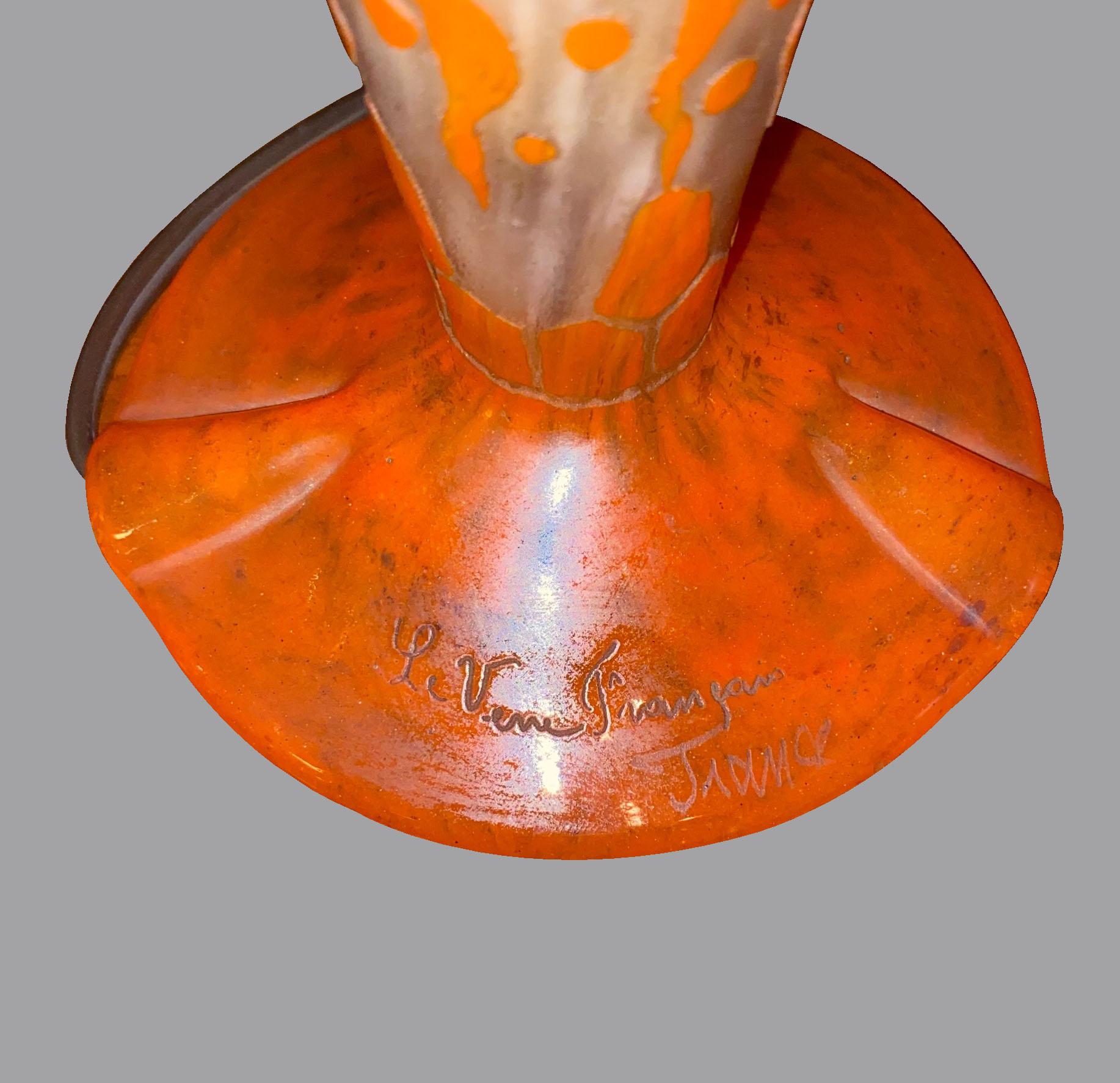 Charles Schneider Verre de France Art Nouveau Rubaniers Cameo Glass Table Lamp In Good Condition For Sale In Mexico City, MX