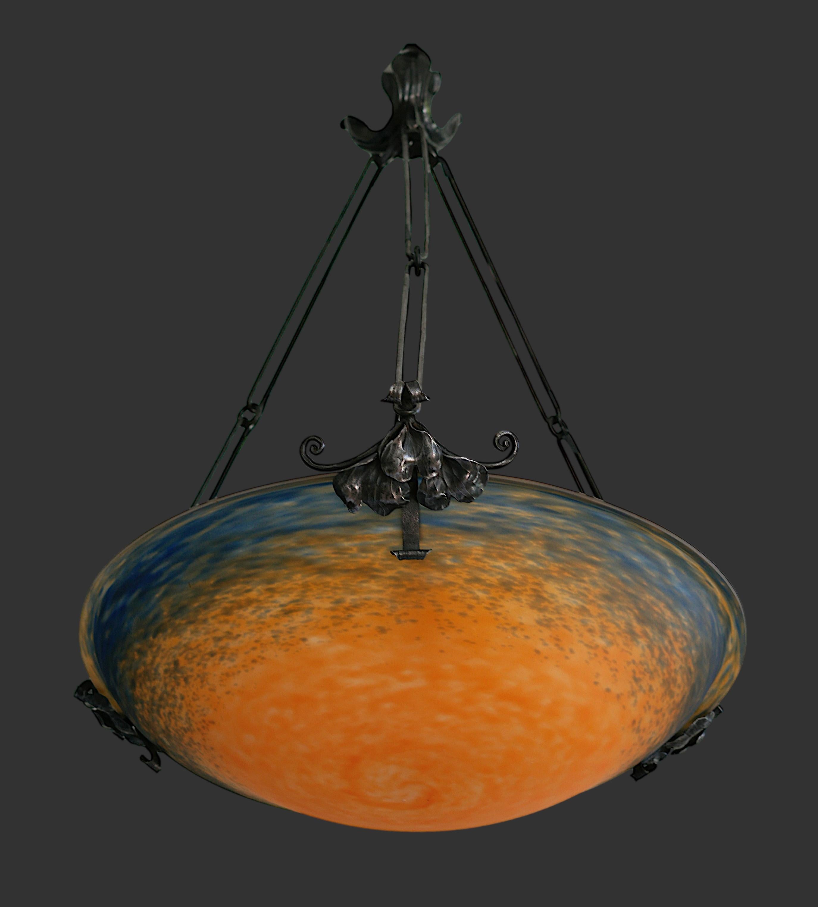 Wide French Art Deco pendant chandelier by Charles SCHNEIDER, Epinay-sur-Seine (Paris), 1910s. Mottled glass shade, powders are applied between two layers, that comes hung at its stunning wrought-iron fixture. Height : 30.3