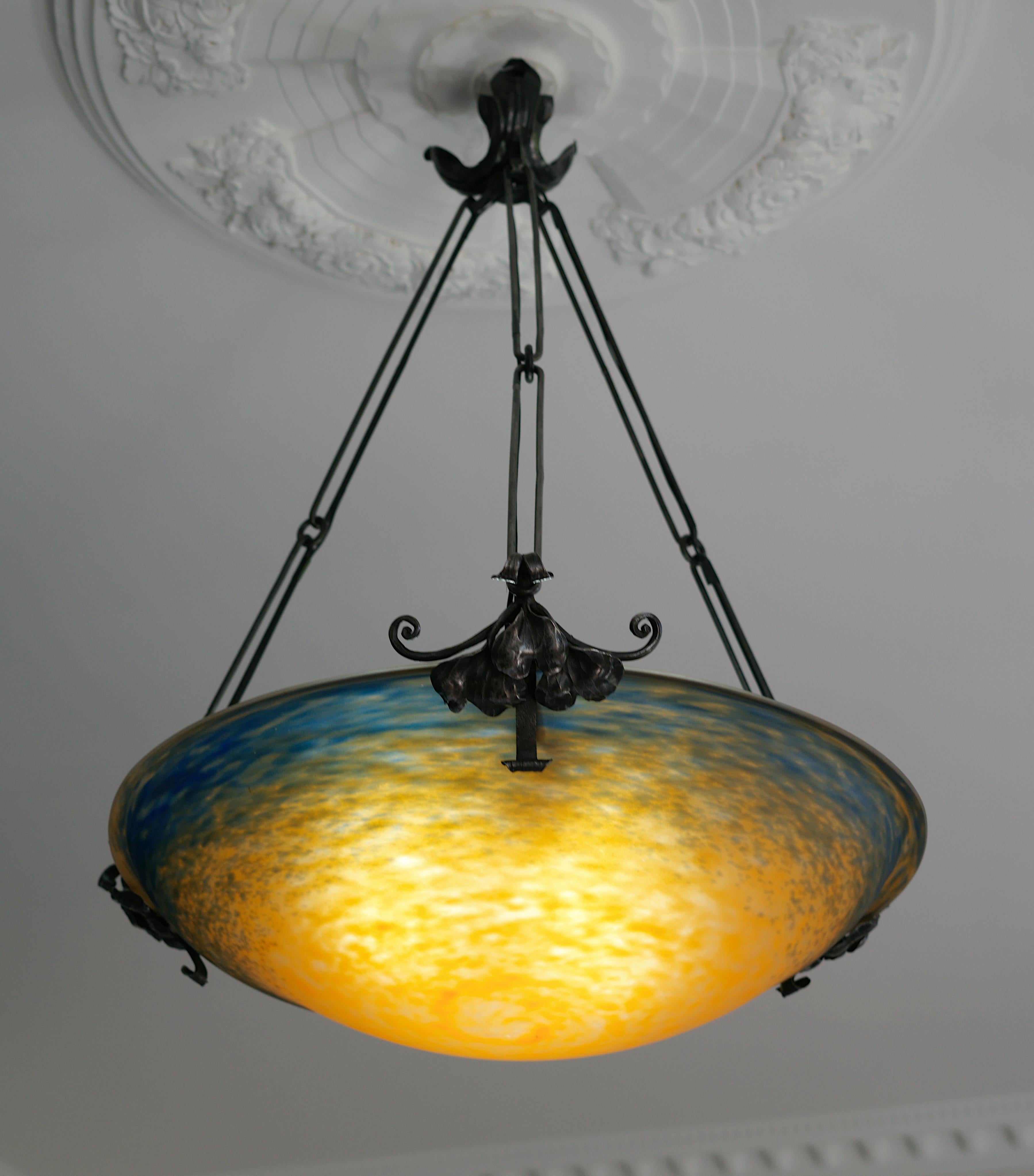 Charles Schneider, Wide French Art Deco Pendant Chandelier, 1910s In Excellent Condition For Sale In Saint-Amans-des-Cots, FR