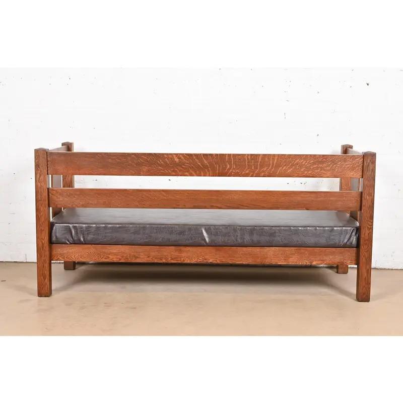 Charles Stickley Sofá antiguo Mission Arts & Crafts Settle de roble, circa 1900 en venta 5