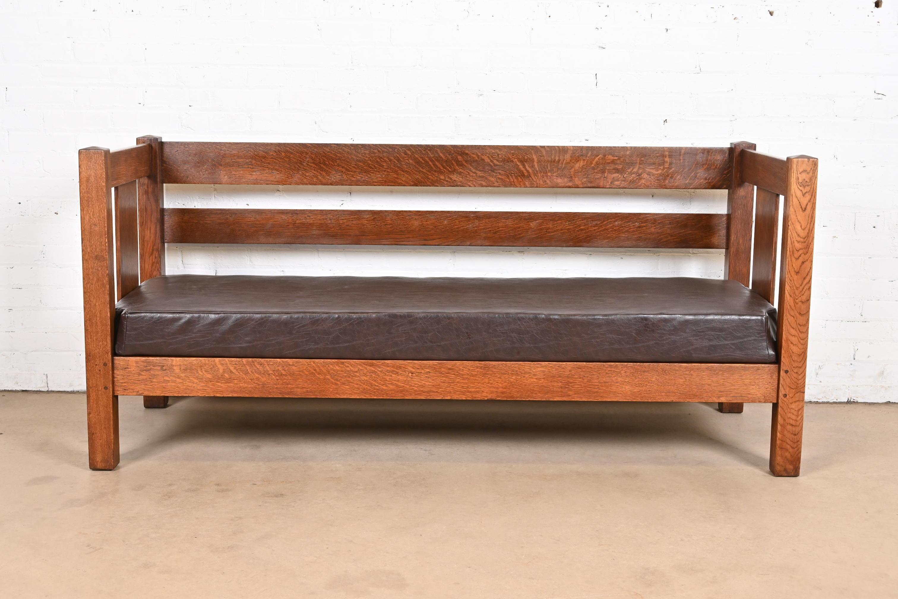 Charles Stickley Antique Mission Oak Arts & Crafts Settle Sofa oder Bank (Arts and Crafts) im Angebot