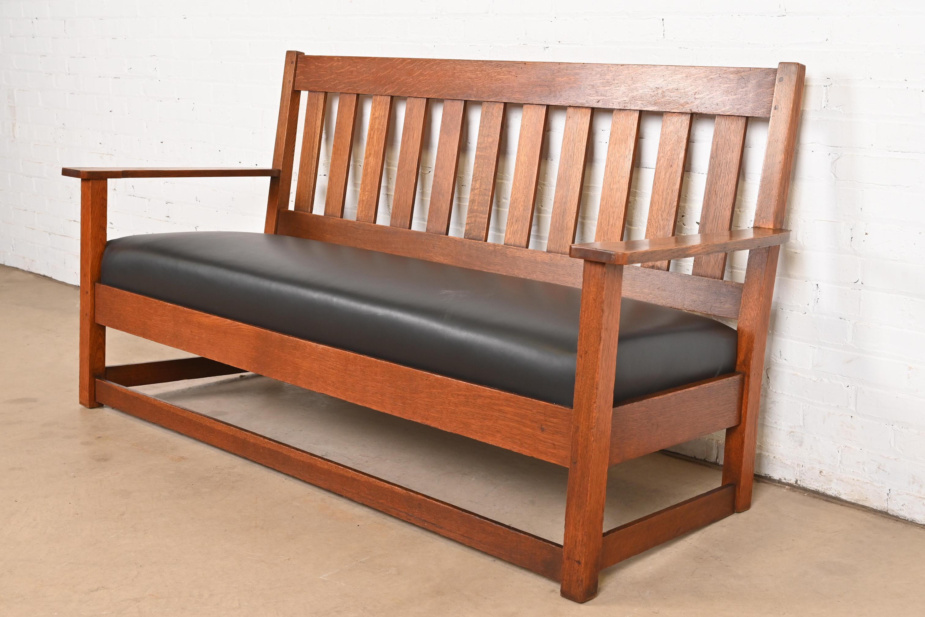Américain Canapé ou banc Arts & Crafts Mission en chêne ancien Charles Stickley en vente