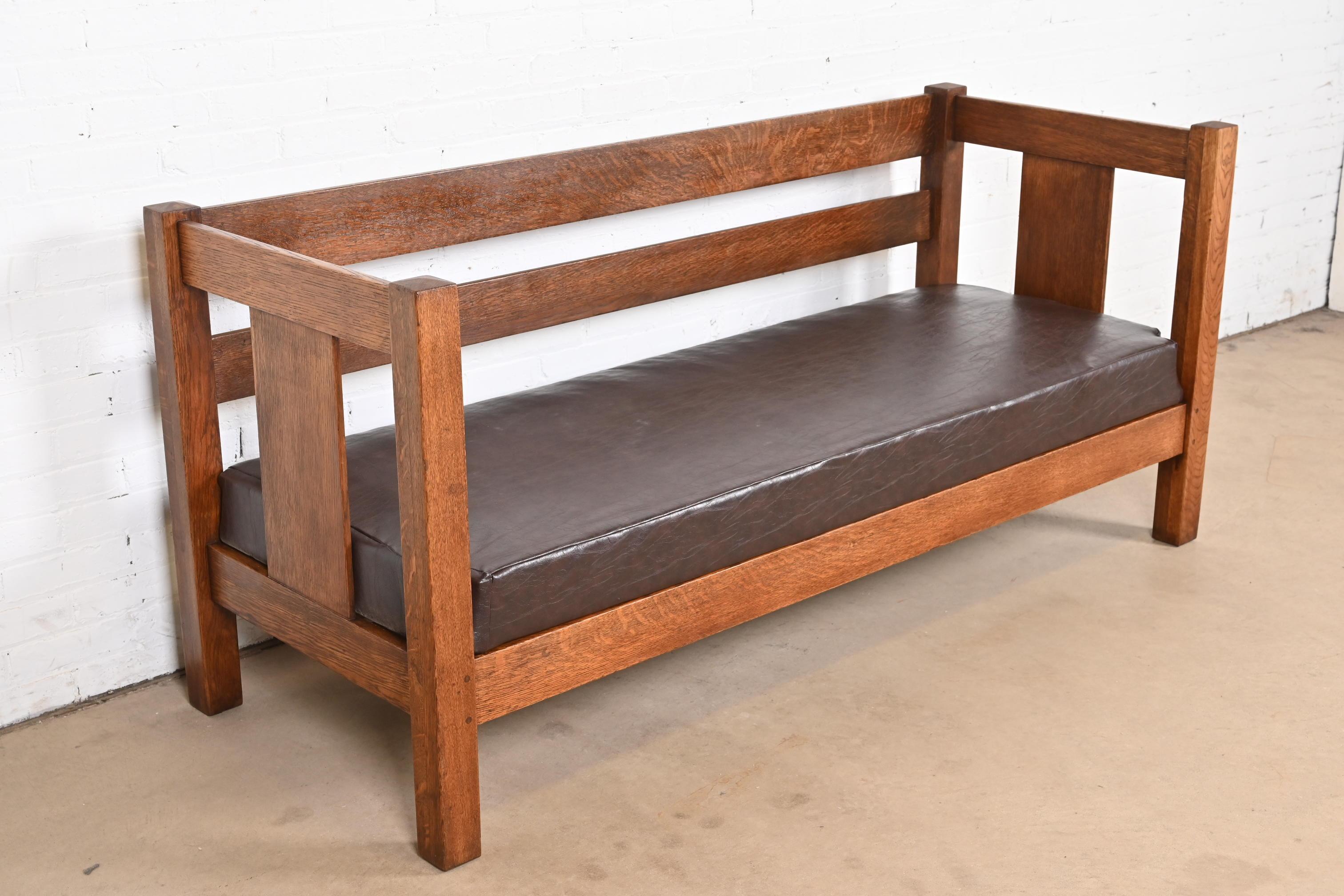 Charles Stickley Antique Mission Oak Arts & Crafts Settle Sofa oder Bank im Zustand „Gut“ im Angebot in South Bend, IN
