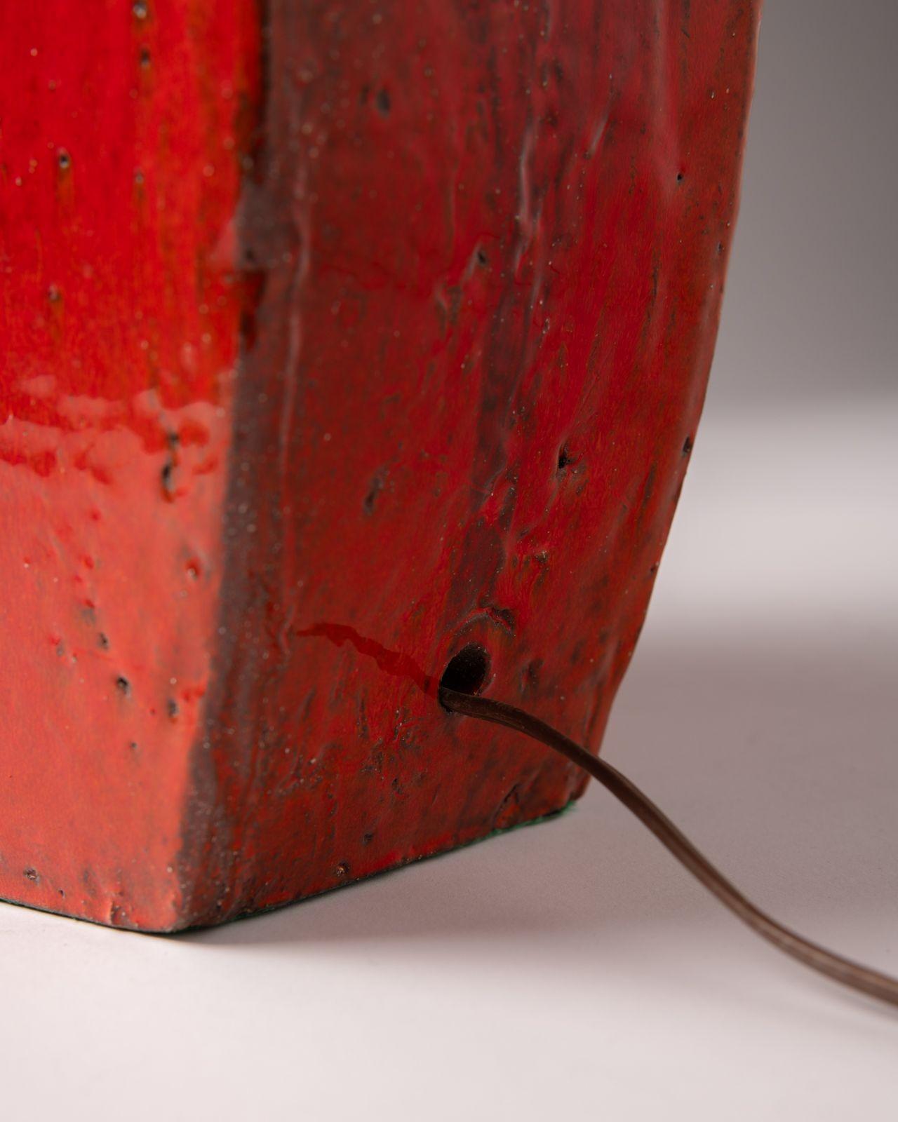 Charles Sucsan Asymmetrische Studio-Keramik-Tischlampe in lebhaft roter Glasur, 1960er Jahre im Angebot 3