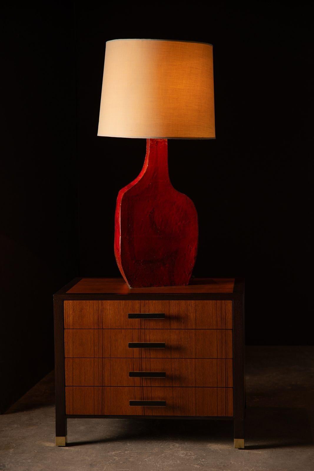 Charles Sucsan Asymmetrische Studio-Keramik-Tischlampe in lebhaft roter Glasur, 1960er Jahre im Angebot 4