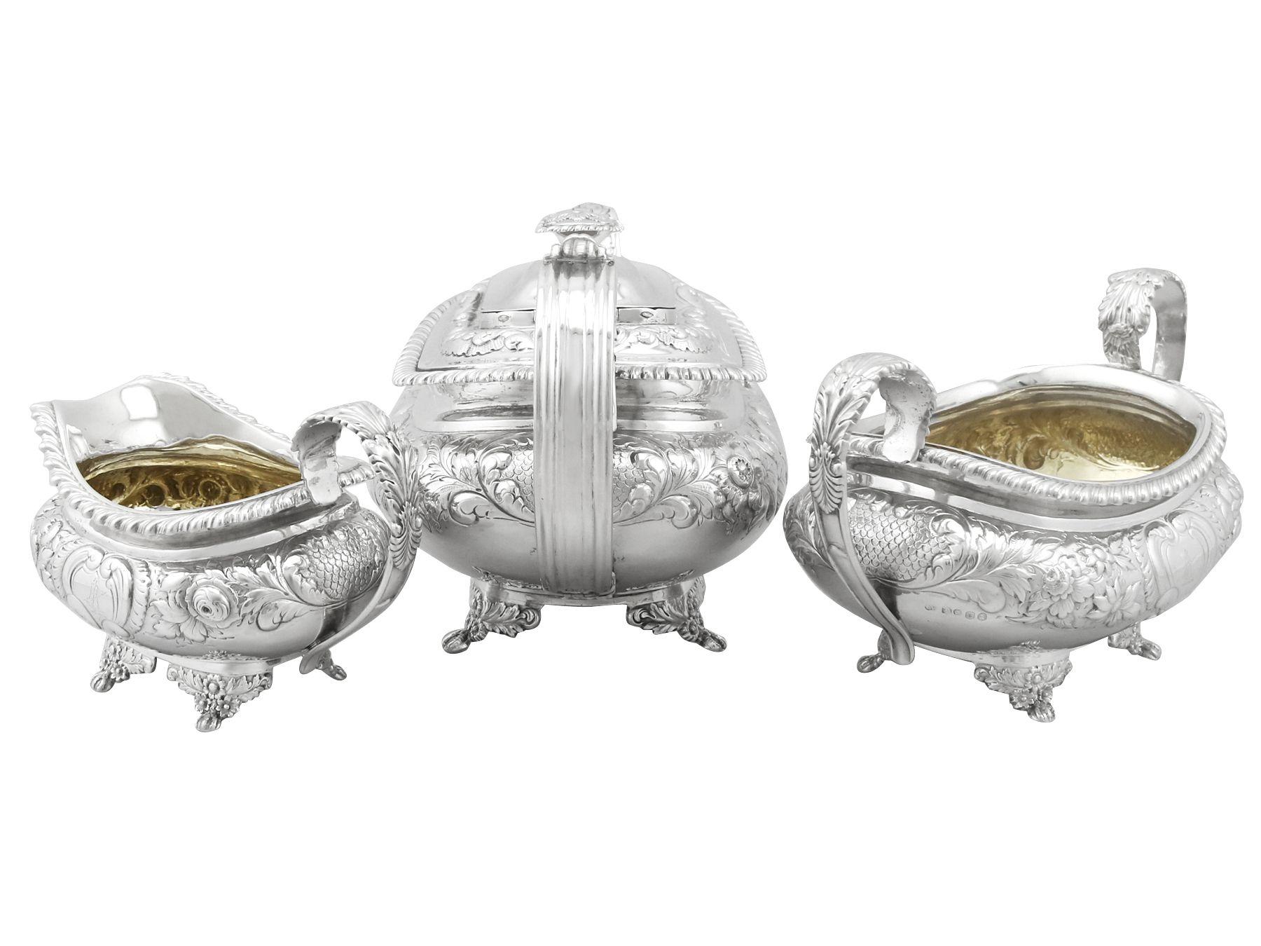 Eine außergewöhnliche, feine antike George IV Englisch Sterling Silber drei Stück Tee-Service / Set von Charles Thomas Fox gemacht; Teil unserer Silber Teegeschirr Sammlung

Dieses außergewöhnliche dreiteilige Teeservice aus antikem Sterlingsilber