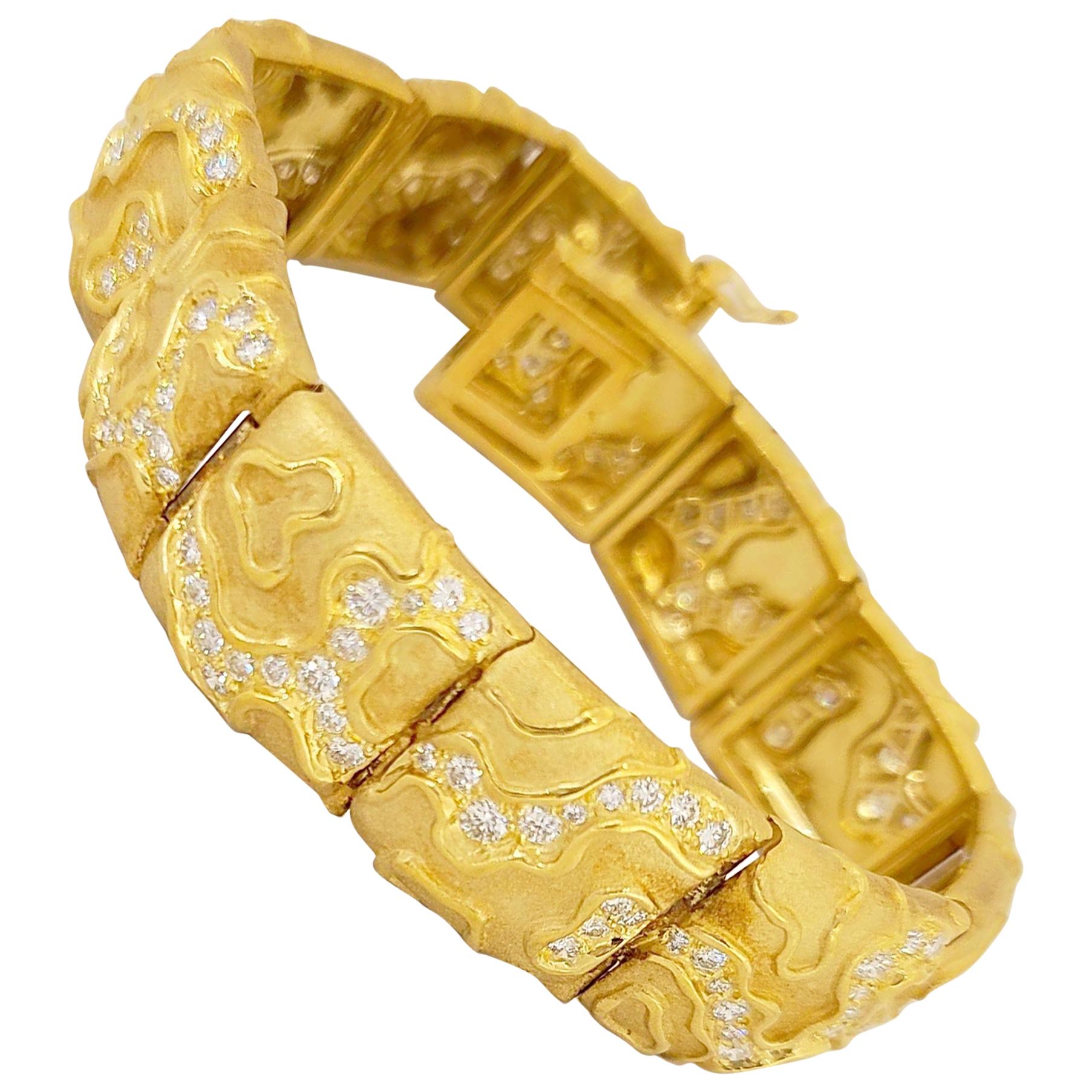 Charles Turi 18 Karat Gelbgold 4,02 Karat Diamant "Berlingot"" Gliederarmband im Angebot