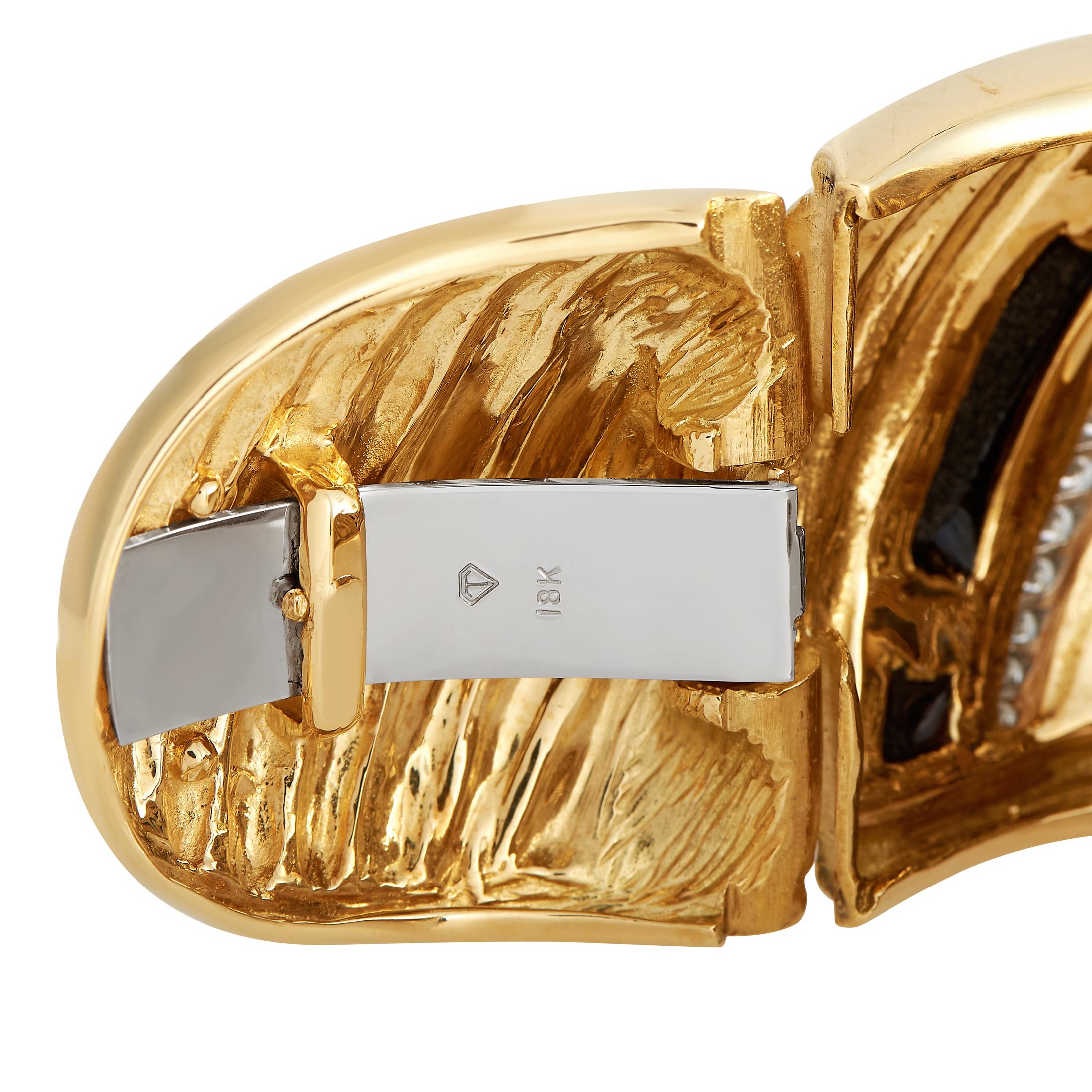 Charles Turi 18 Karat Gelbgold 5,30 Karat  Diamant und Onyx Manschettenarmband im Zustand „Hervorragend“ in Southampton, PA