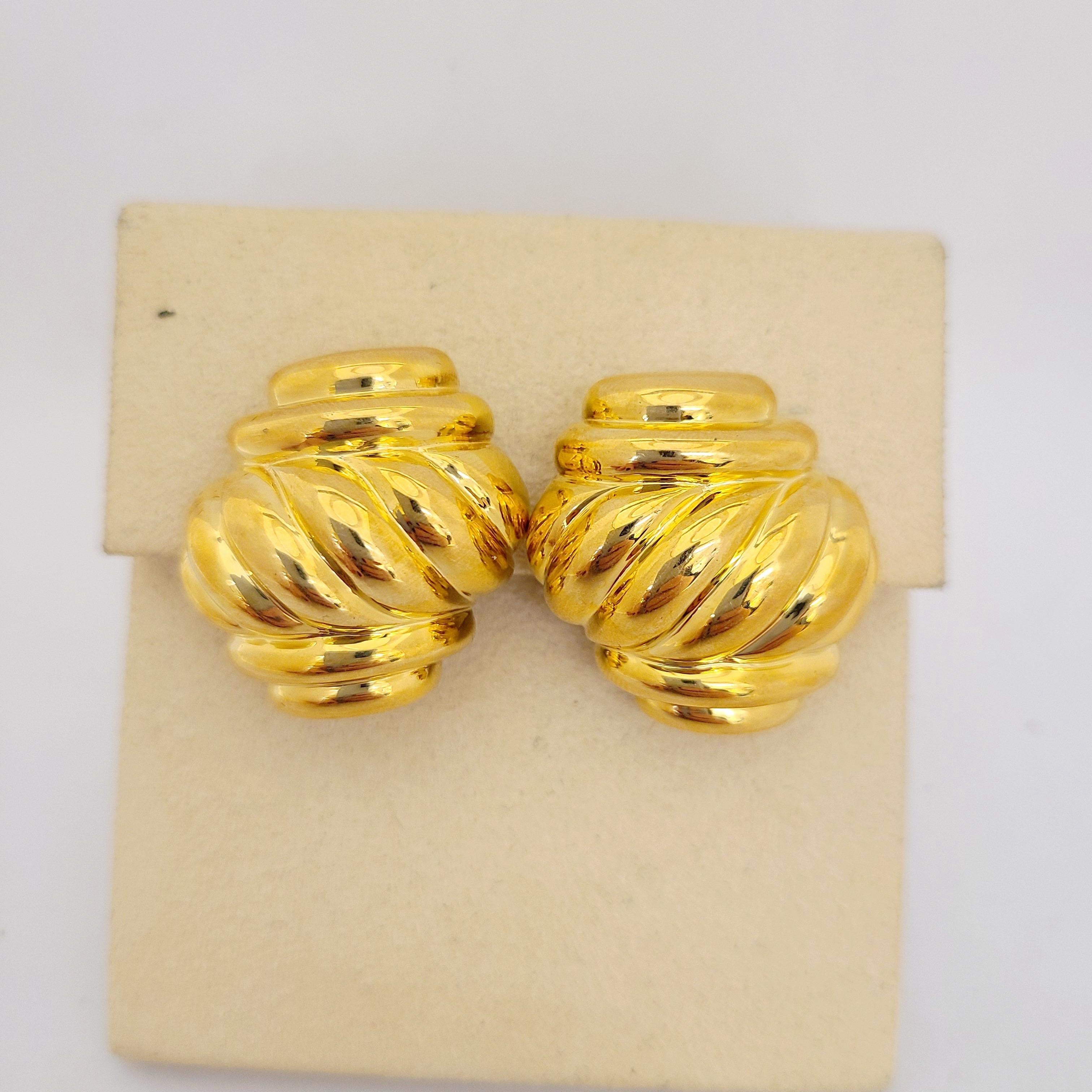 Hi Polierte Twist-Ohrringe von Charles Turi aus 18 Karat Gelbgold im Zustand „Neu“ im Angebot in New York, NY
